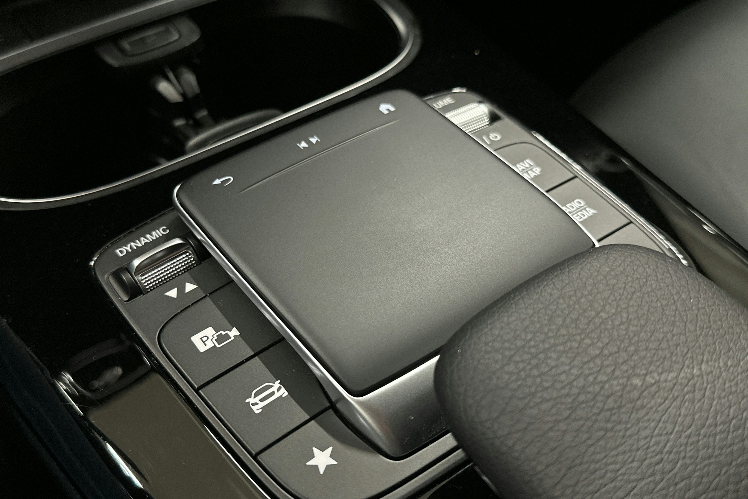 harmaa Mercedes-Benz A 2023 kuva 26.