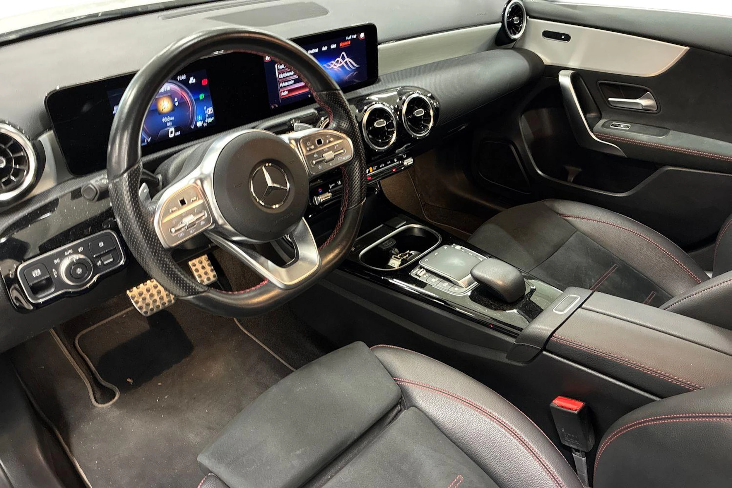 valkoinen Mercedes-Benz A 2023 kuva 3.