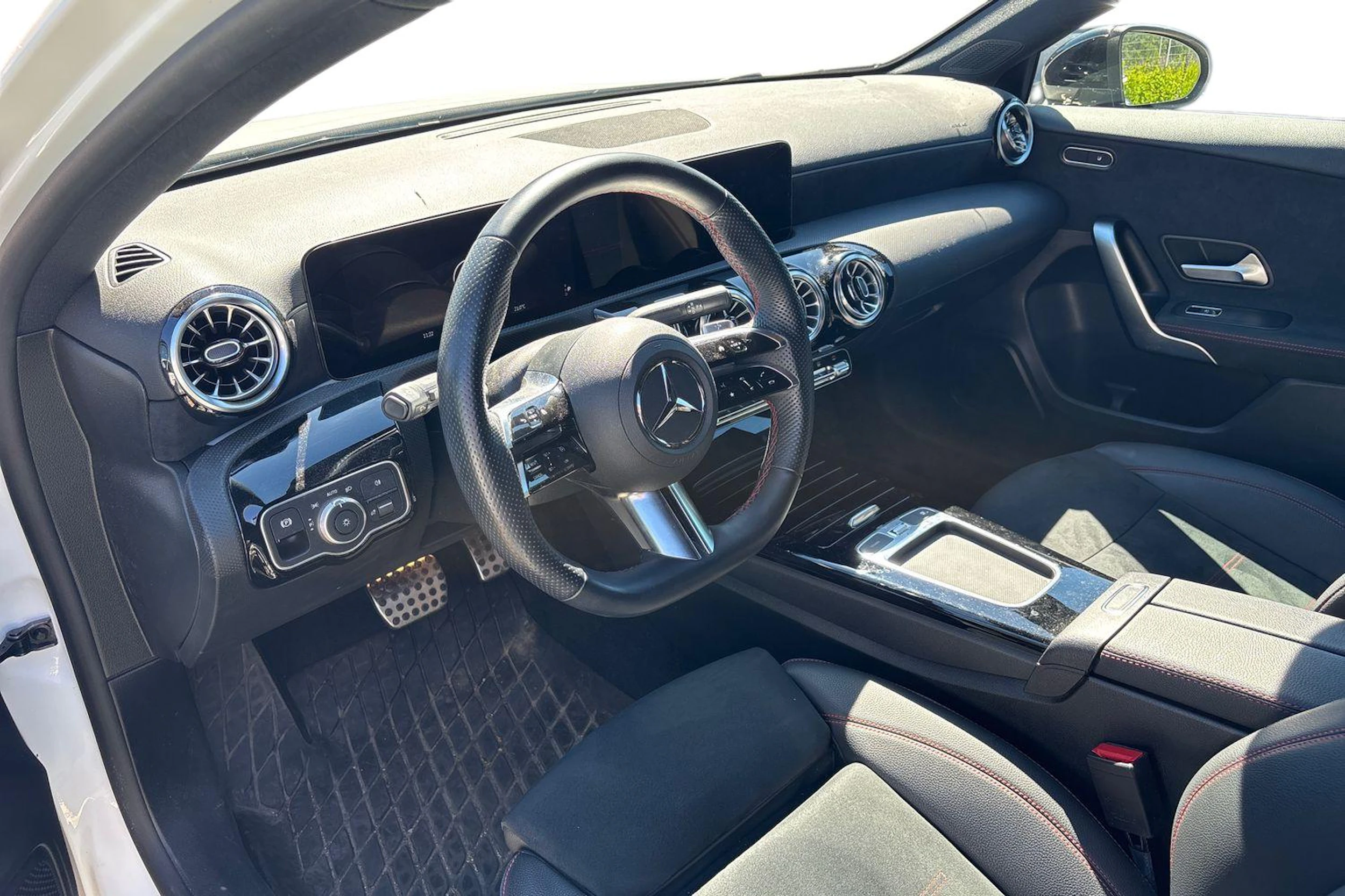 valkoinen Mercedes-Benz A 2023 kuva 3.
