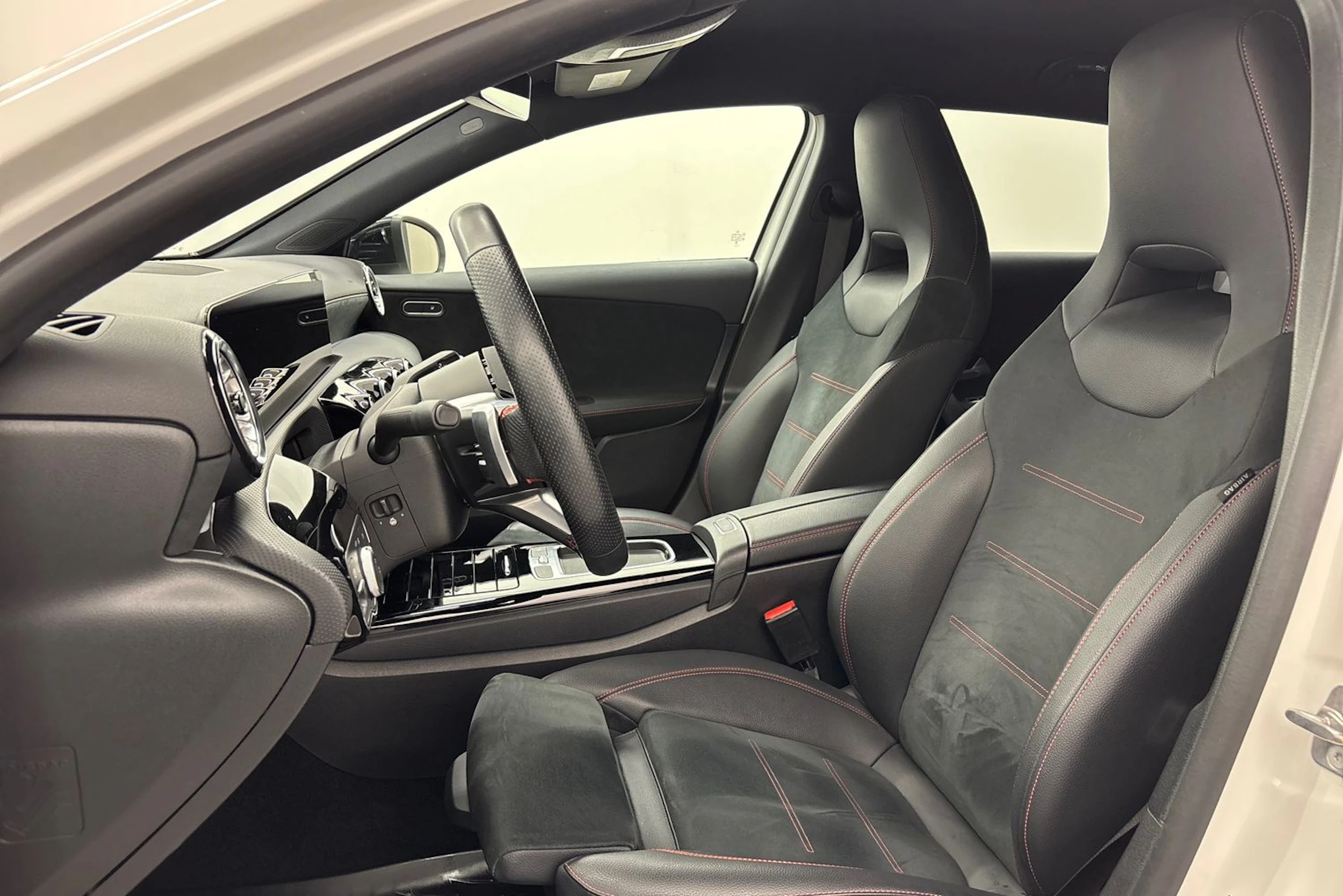 valkoinen Mercedes-Benz A 2023 kuva 11.
