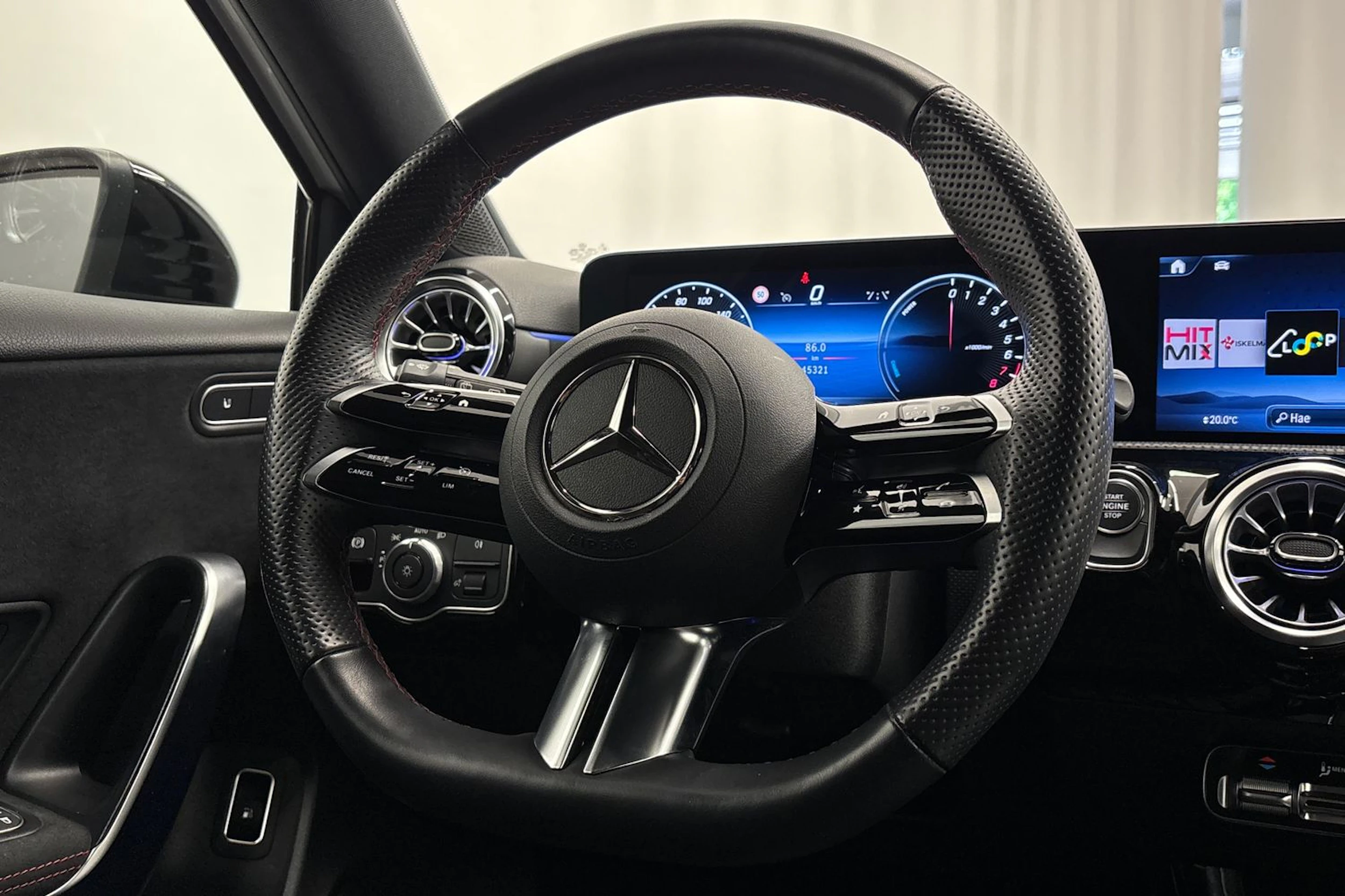 valkoinen Mercedes-Benz A 2023 kuva 12.