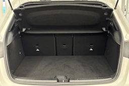 valkoinen Mercedes-Benz A 2023 kuva 20.