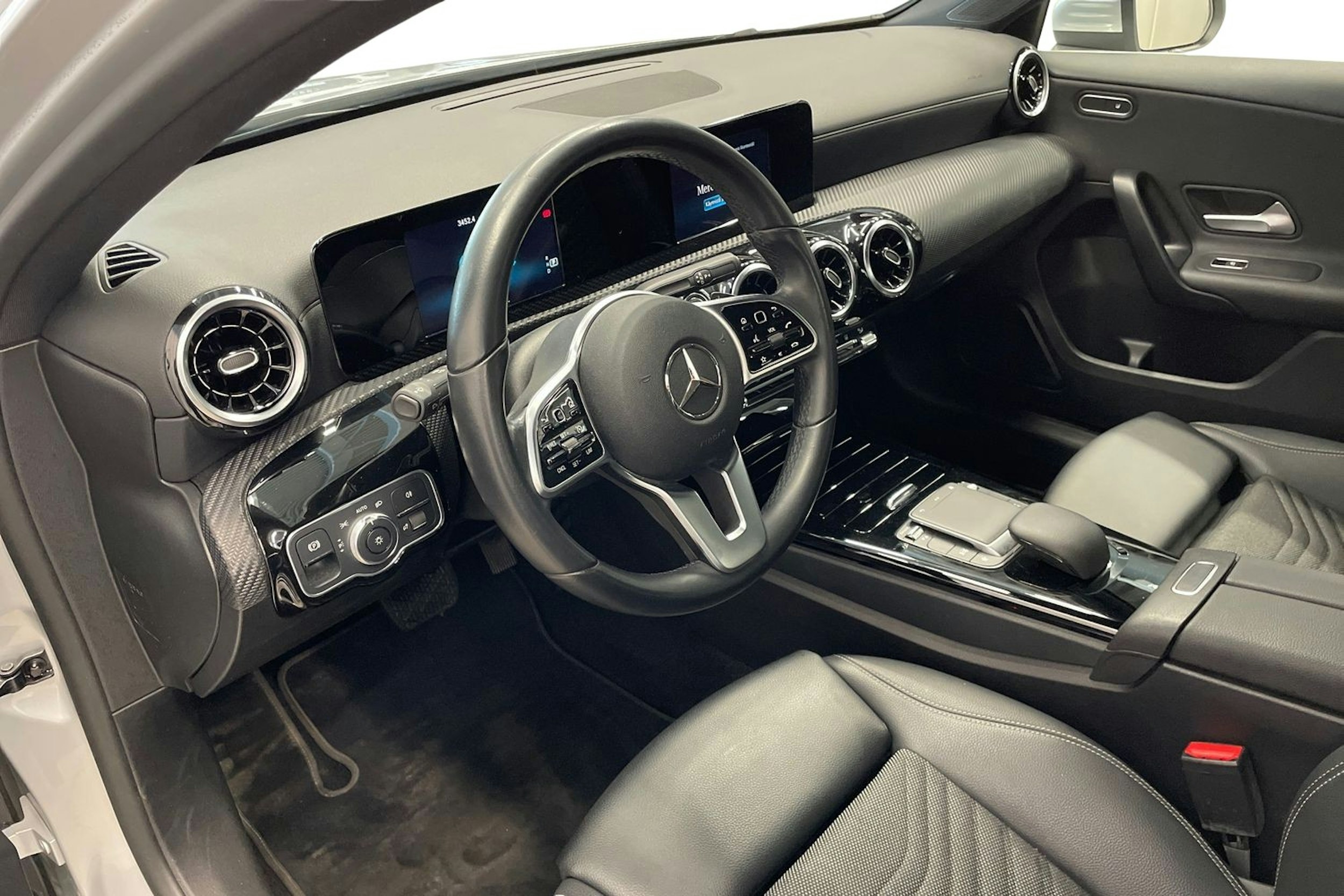 Harmaa Mercedes-Benz A 250 e 2021 kuva 7.