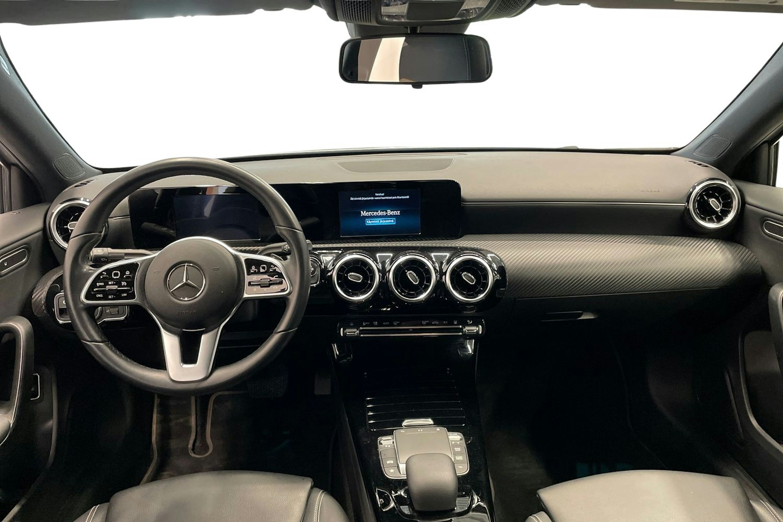 Harmaa Mercedes-Benz A 250 e 2021 kuva 9.