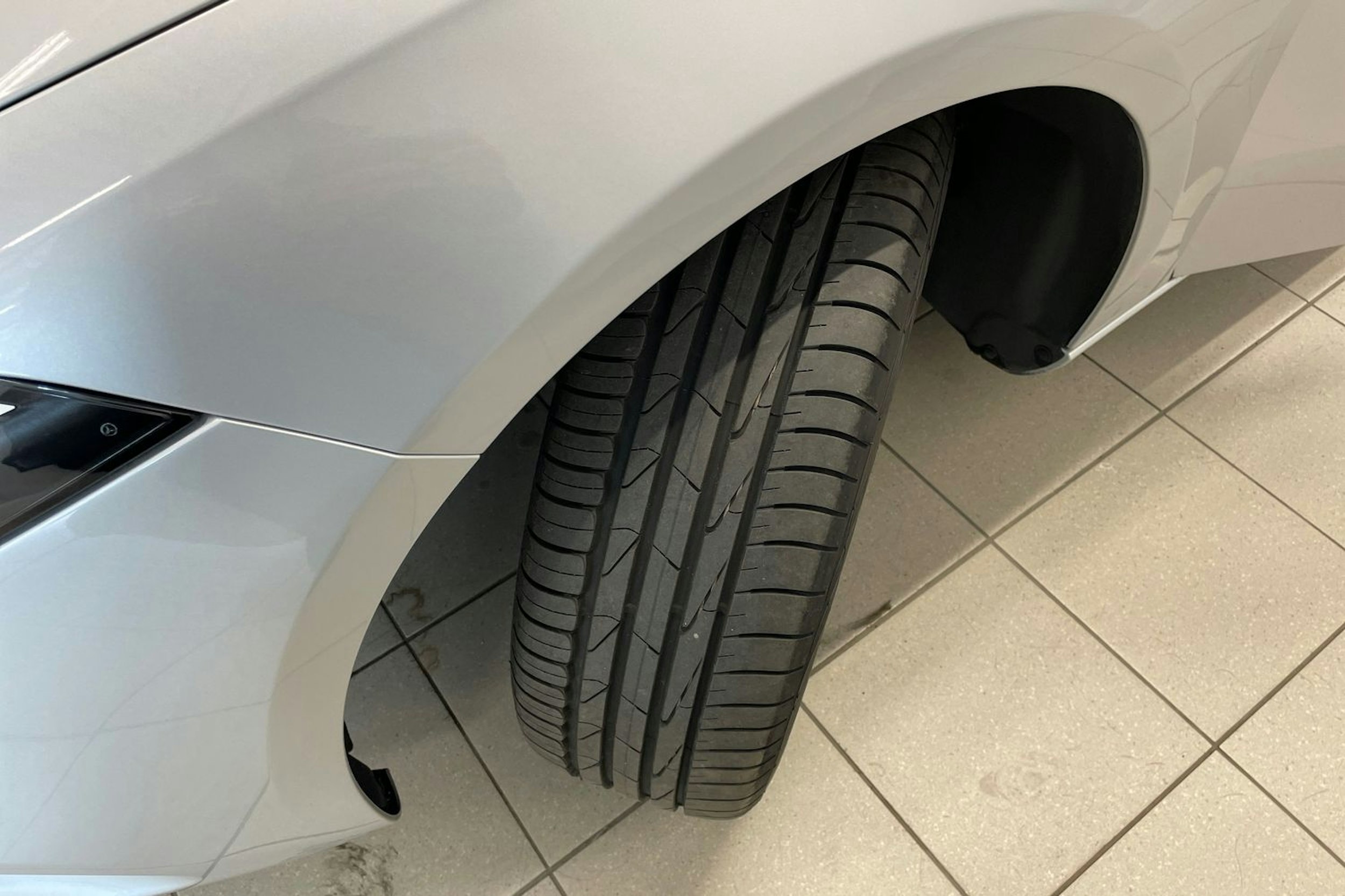 Harmaa Mercedes-Benz A 250 e 2021 kuva 13.