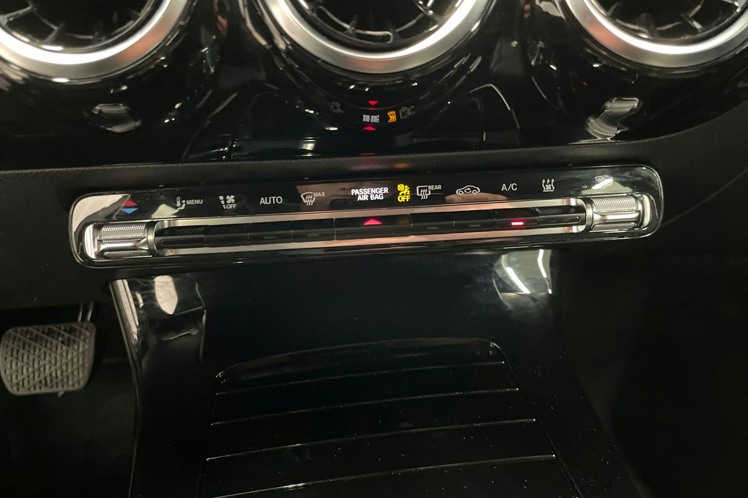 Harmaa Mercedes-Benz A 250 e 2021 kuva 20.