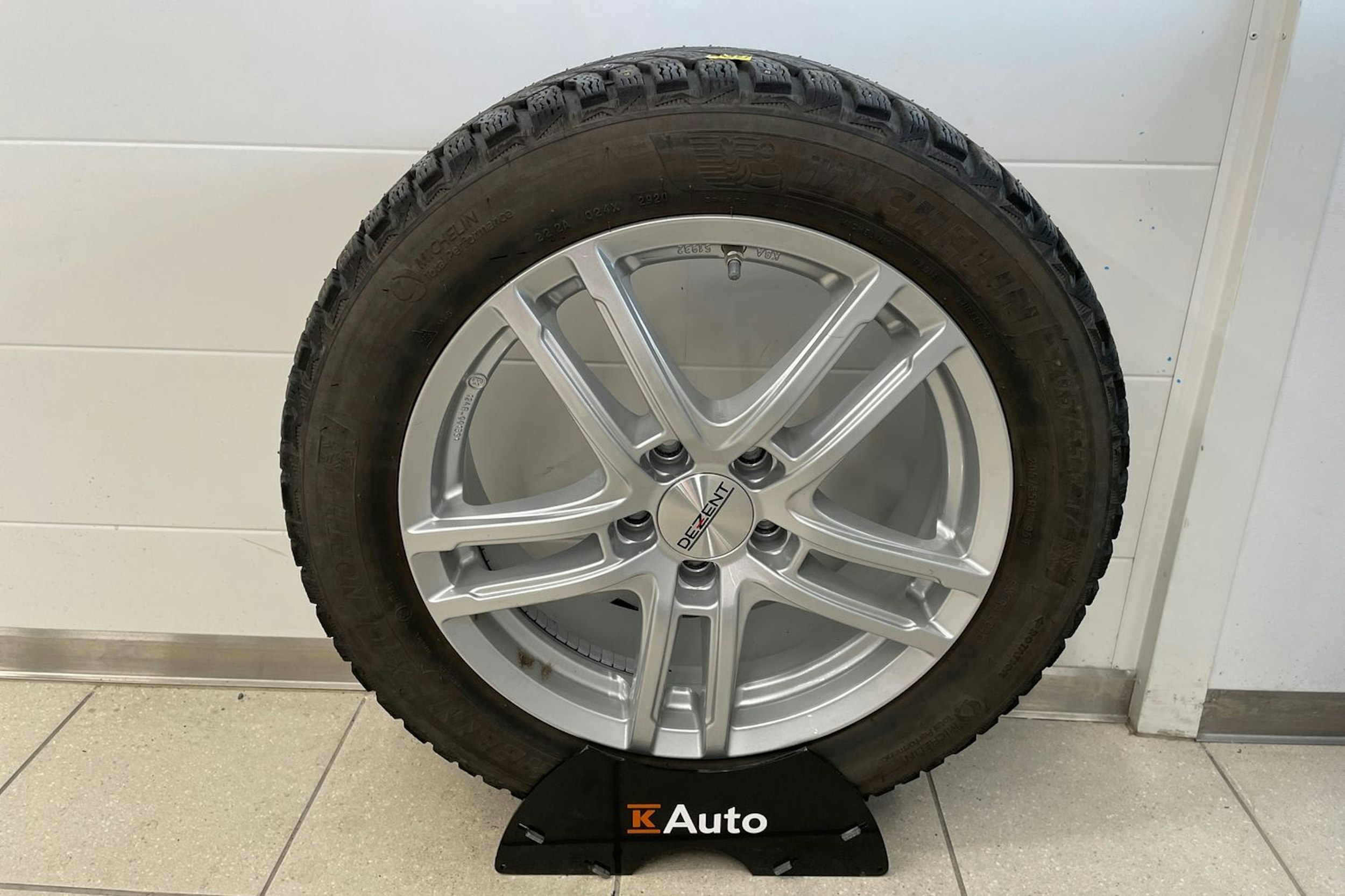 Harmaa Mercedes-Benz A 250 e 2021 kuva 23.