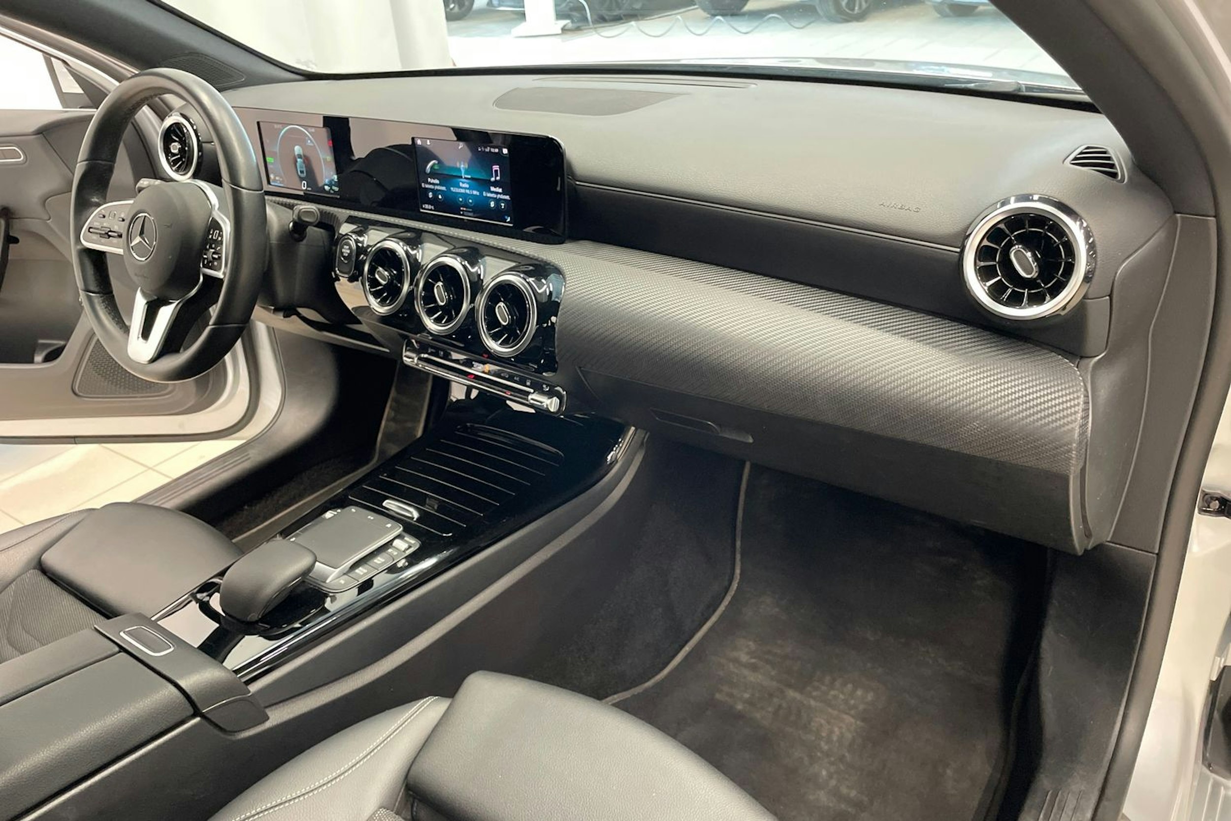 Harmaa Mercedes-Benz A 250 e 2021 kuva 26.