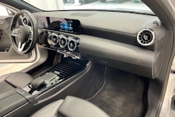 Harmaa Mercedes-Benz A 250 e 2021 kuva 26.