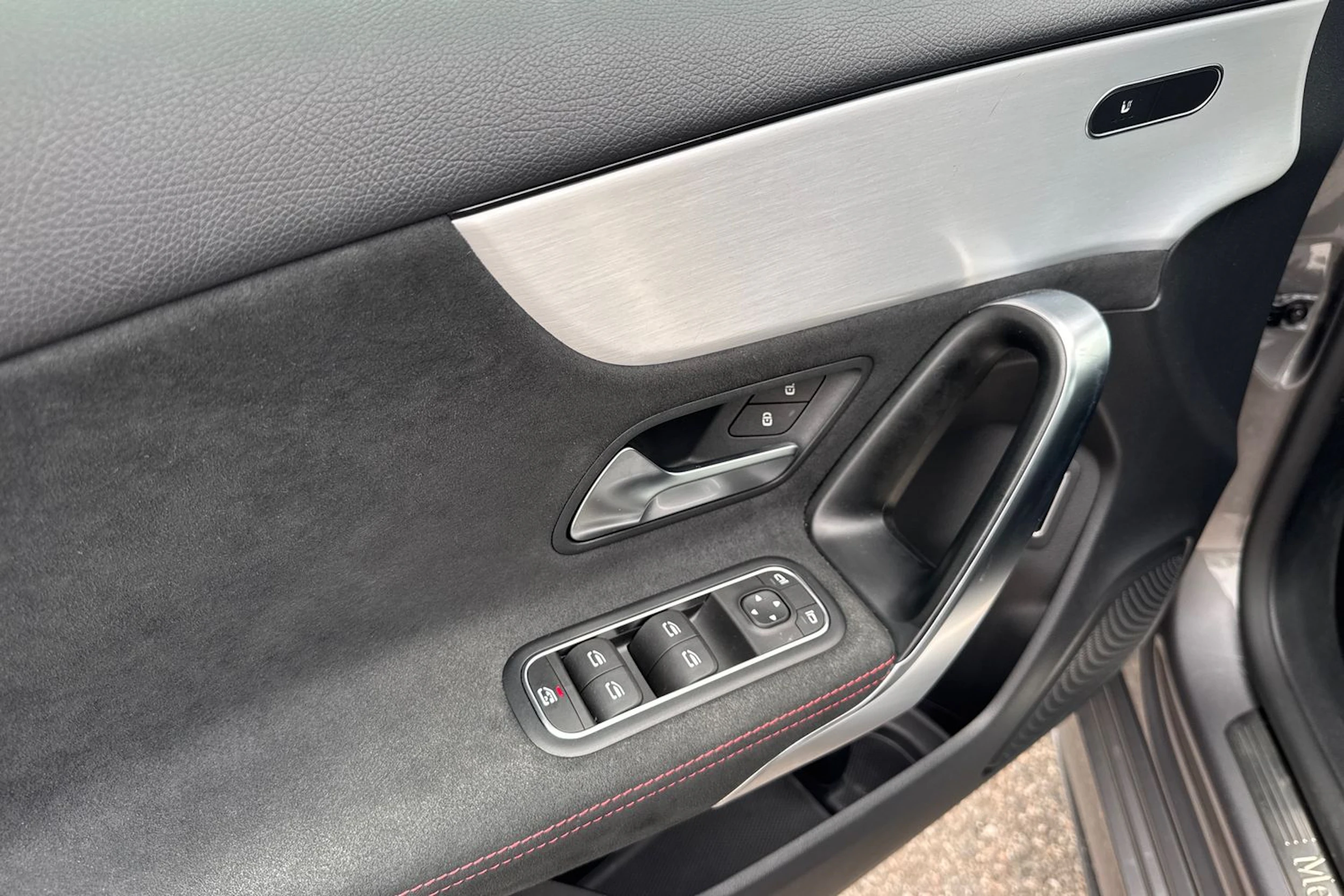 Harmaa Mercedes-Benz A 250 e 2022 kuva 4.