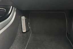 Harmaa Mercedes-Benz A 250 e 2022 kuva 13.