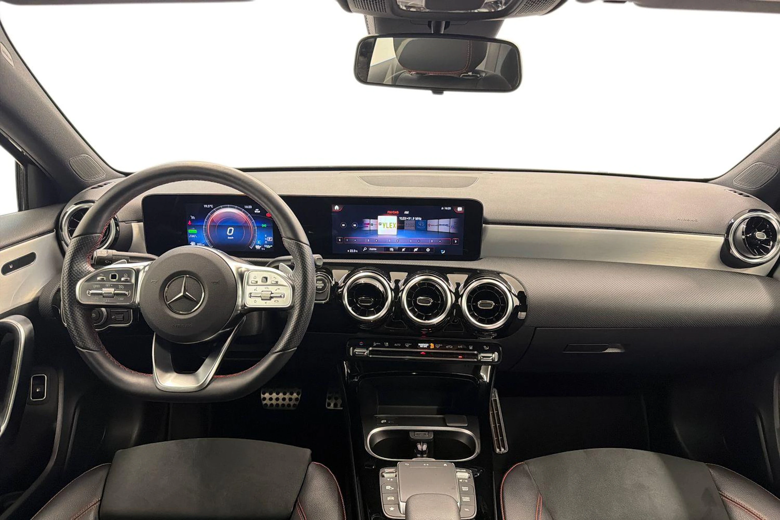Harmaa Mercedes-Benz A 250 e 2023 kuva 7.