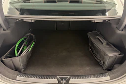 Harmaa Mercedes-Benz A 250 e 2023 kuva 13.