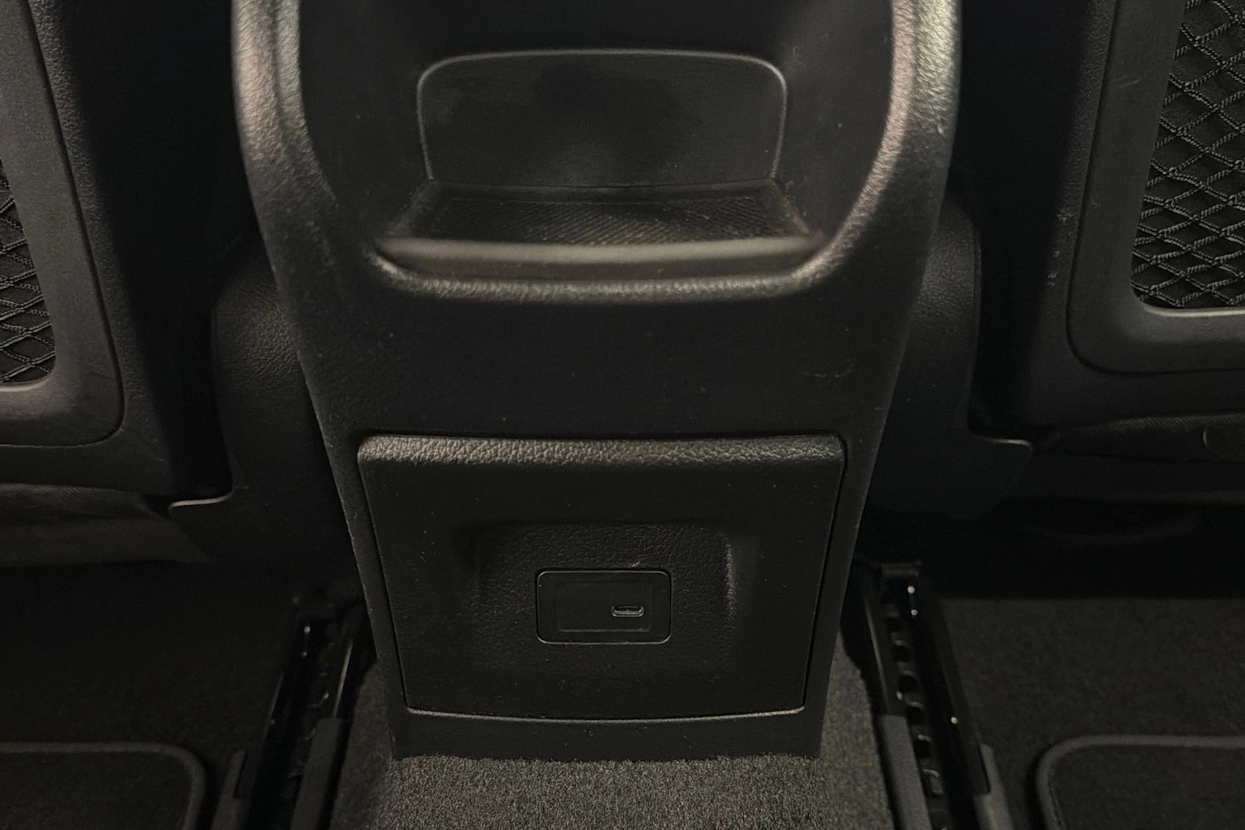 Harmaa Mercedes-Benz A 250 e 2023 kuva 14.