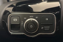Harmaa Mercedes-Benz A 250 e 2023 kuva 16.