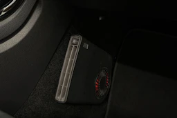 Harmaa Mercedes-Benz A 250 e 2023 kuva 28.