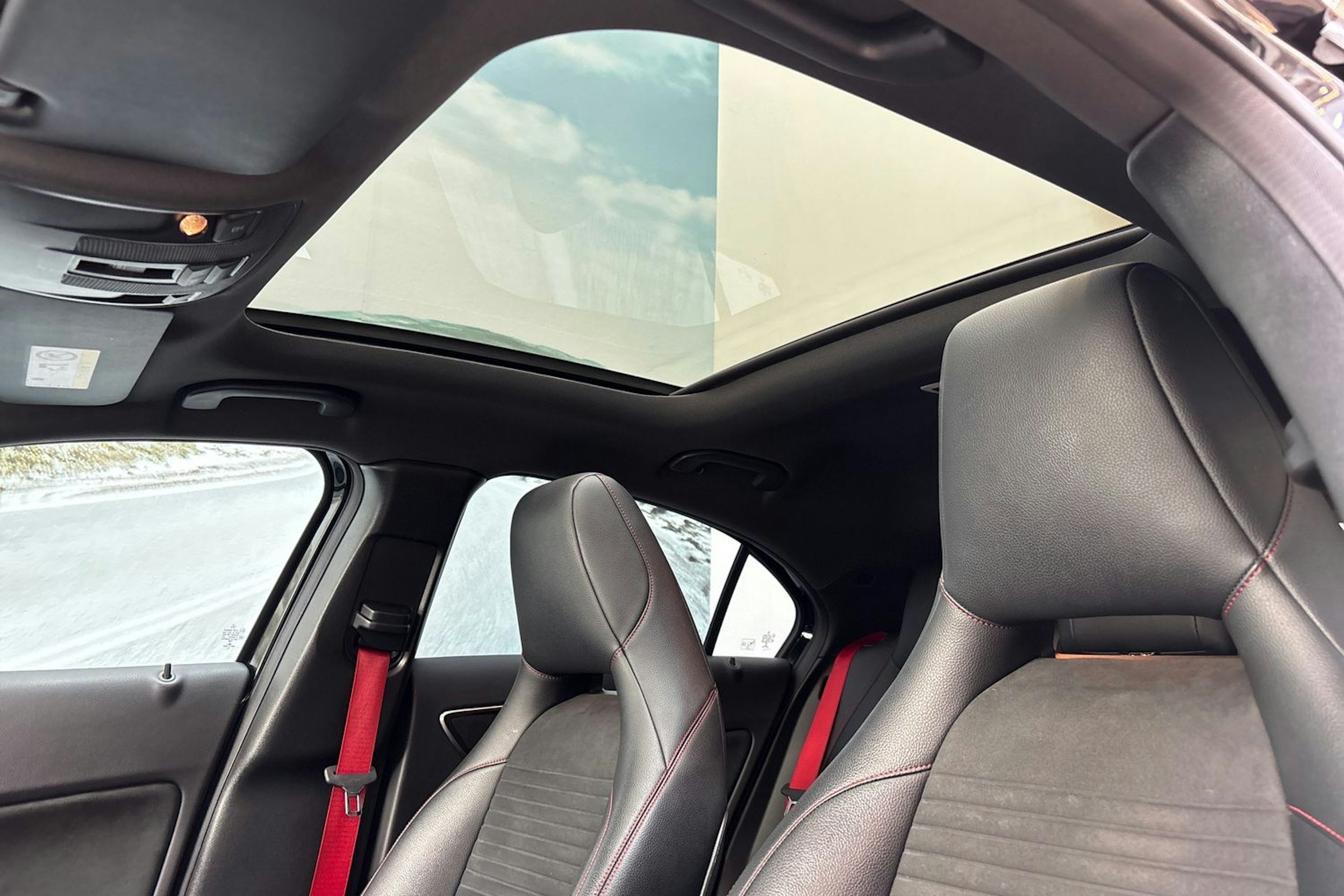 musta Mercedes-Benz A 45 AMG 2016 kuva 27.