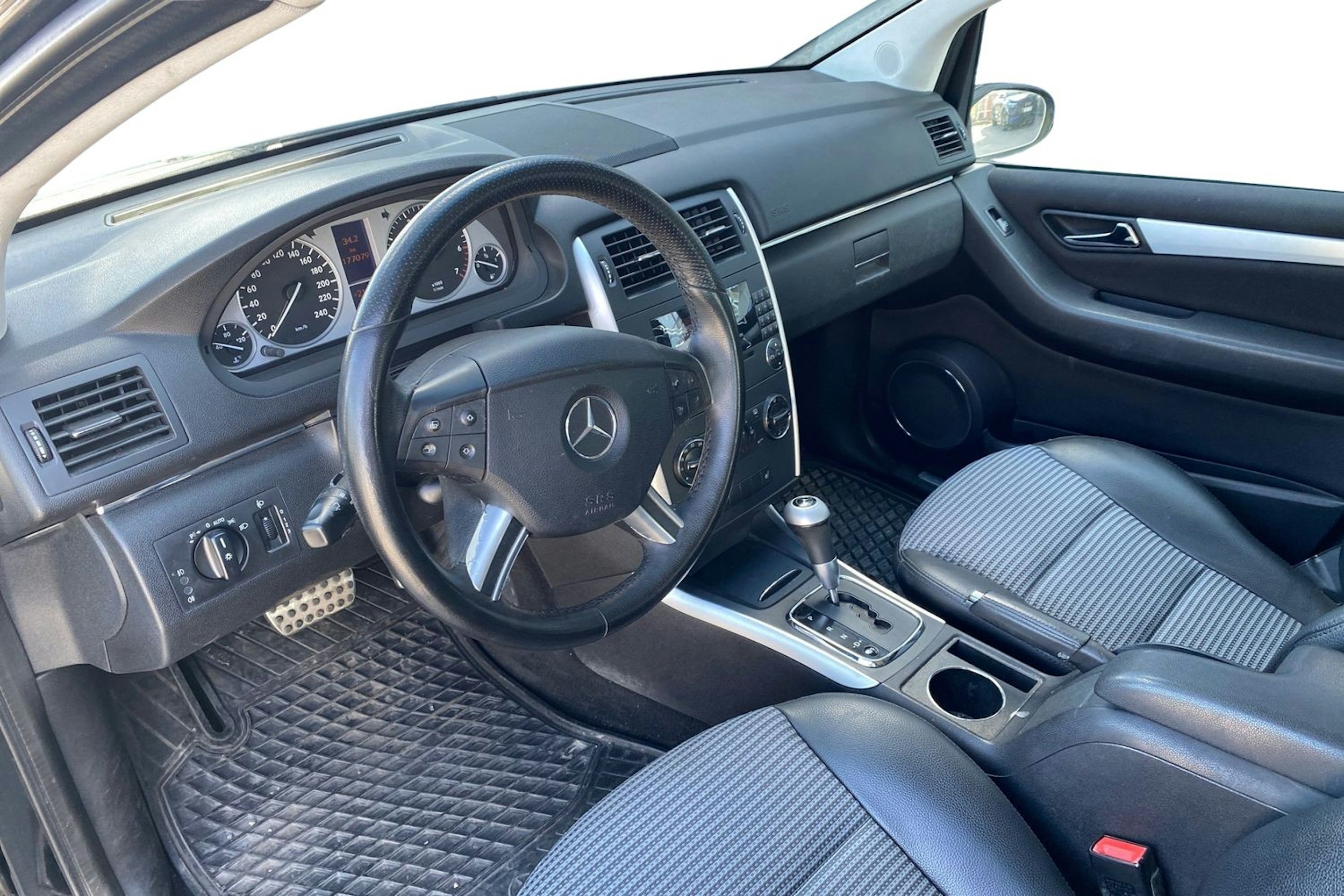 Musta Mercedes-Benz B 2005 kuva 3.
