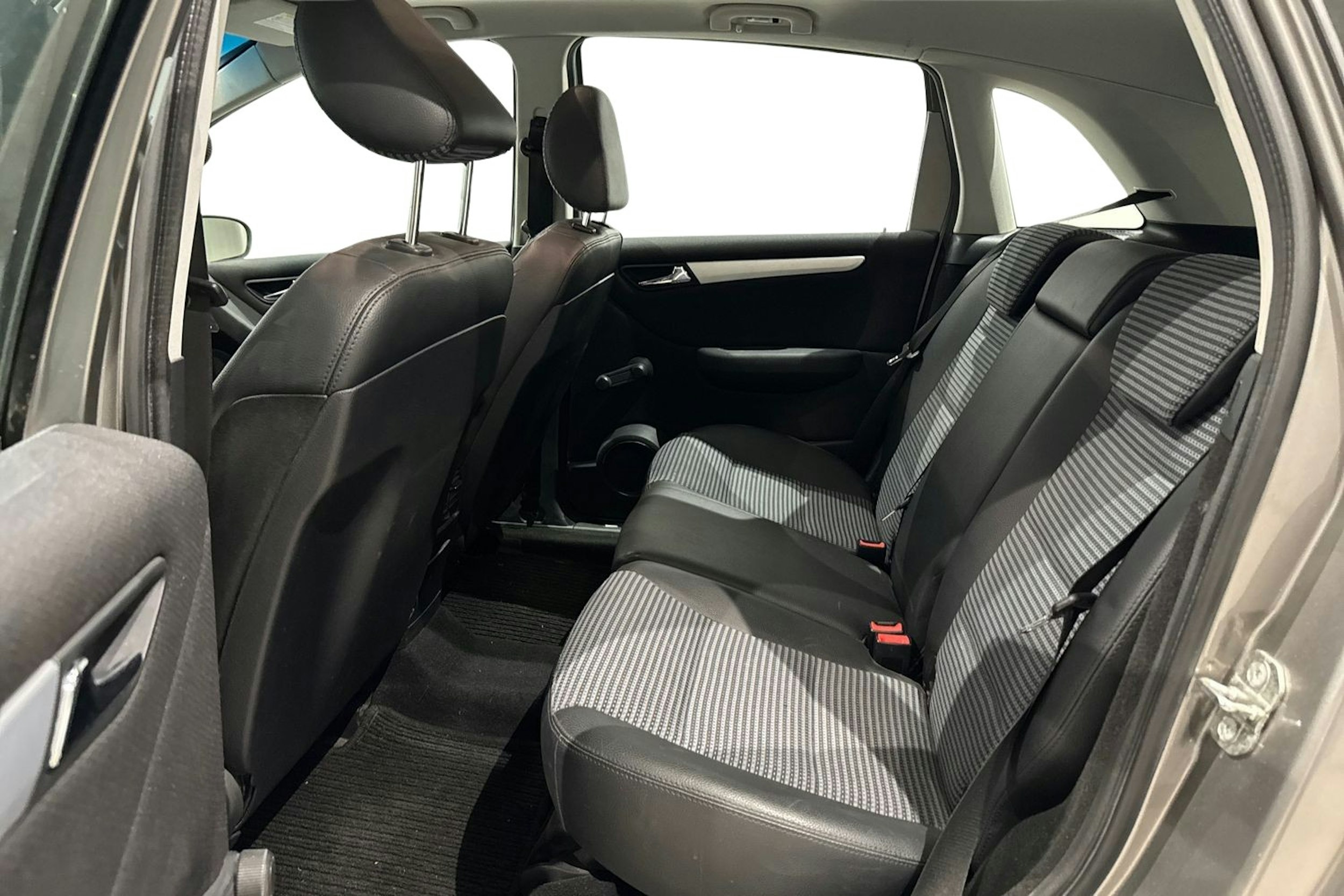 harmaa Mercedes-Benz B 2005 kuva 10.