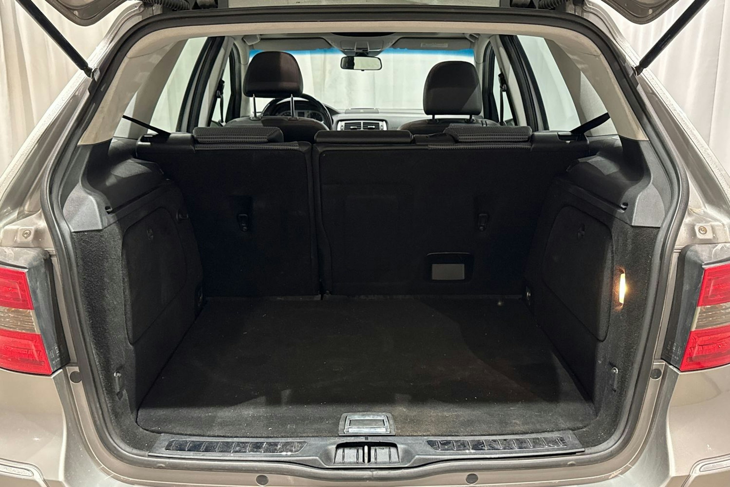 harmaa Mercedes-Benz B 2005 kuva 15.