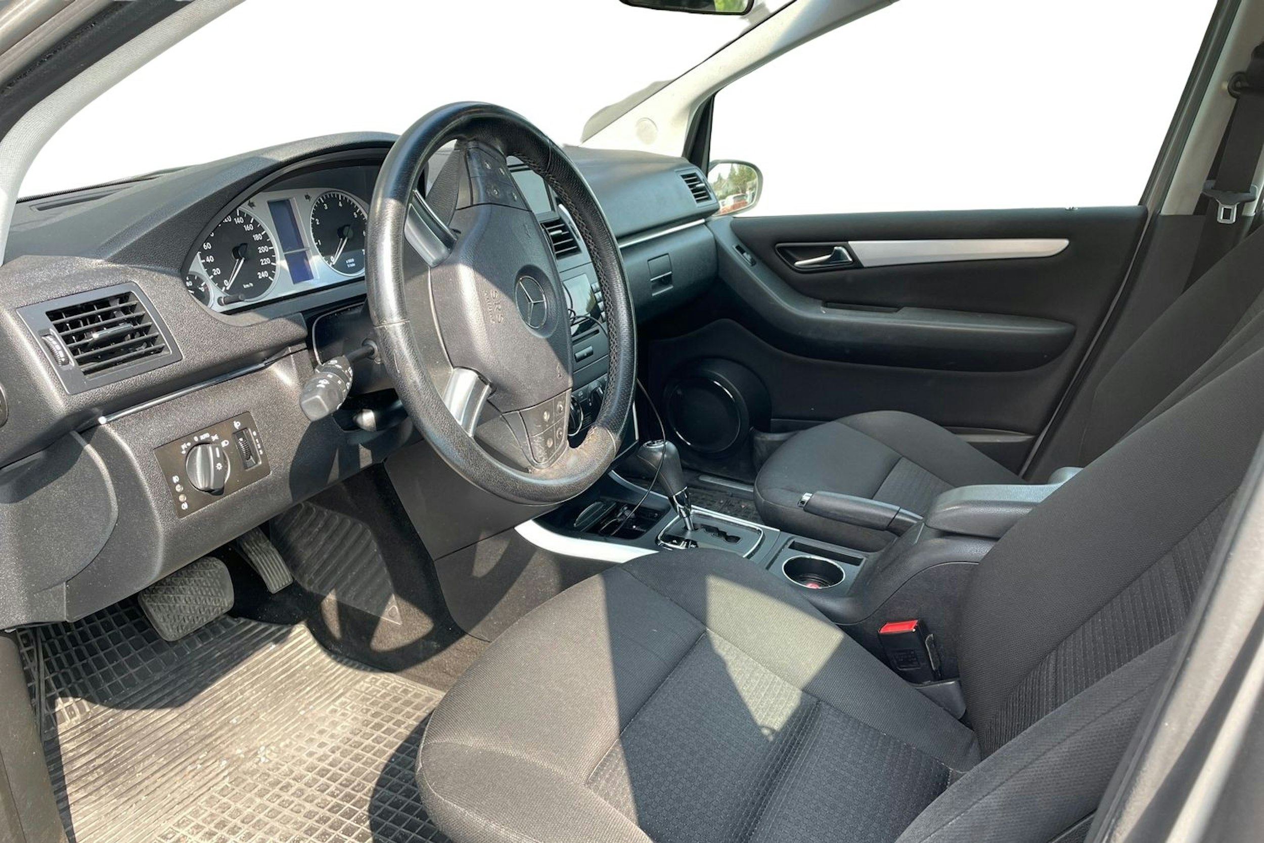 harmaa Mercedes-Benz B 2006 kuva 3.