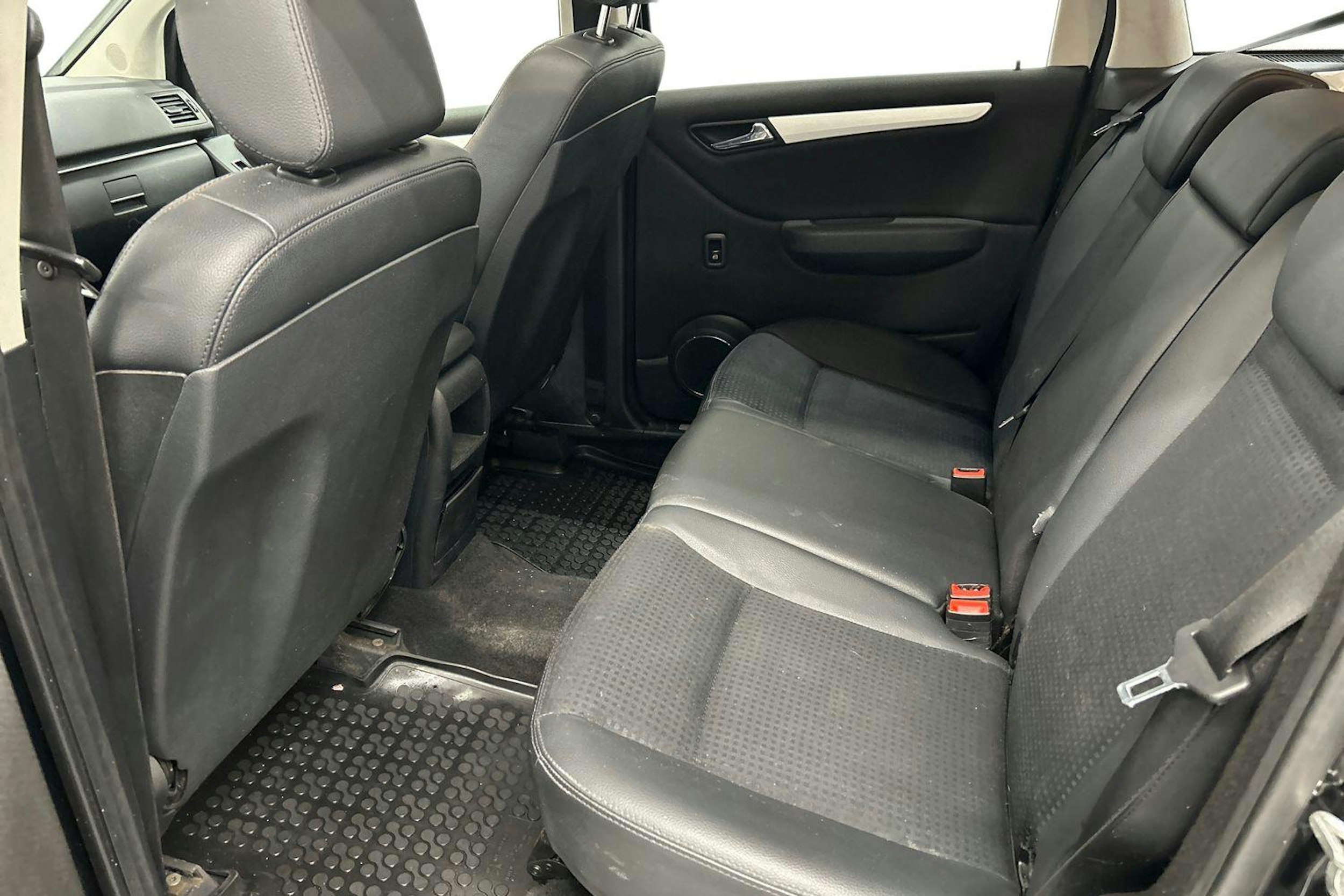 musta Mercedes-Benz B 2008 kuva 10.