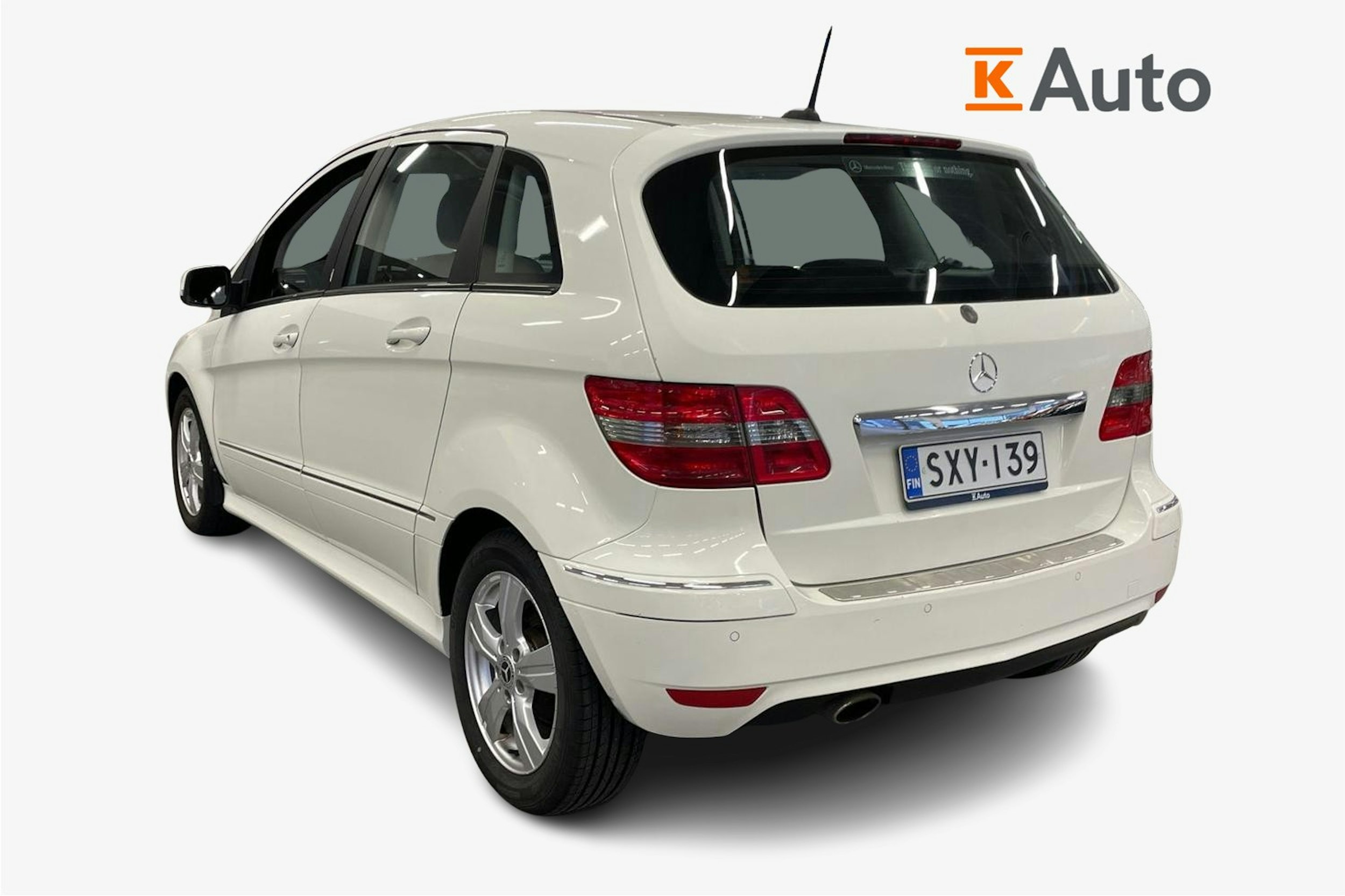 Valkoinen Mercedes-Benz B 2010 kuva 2.