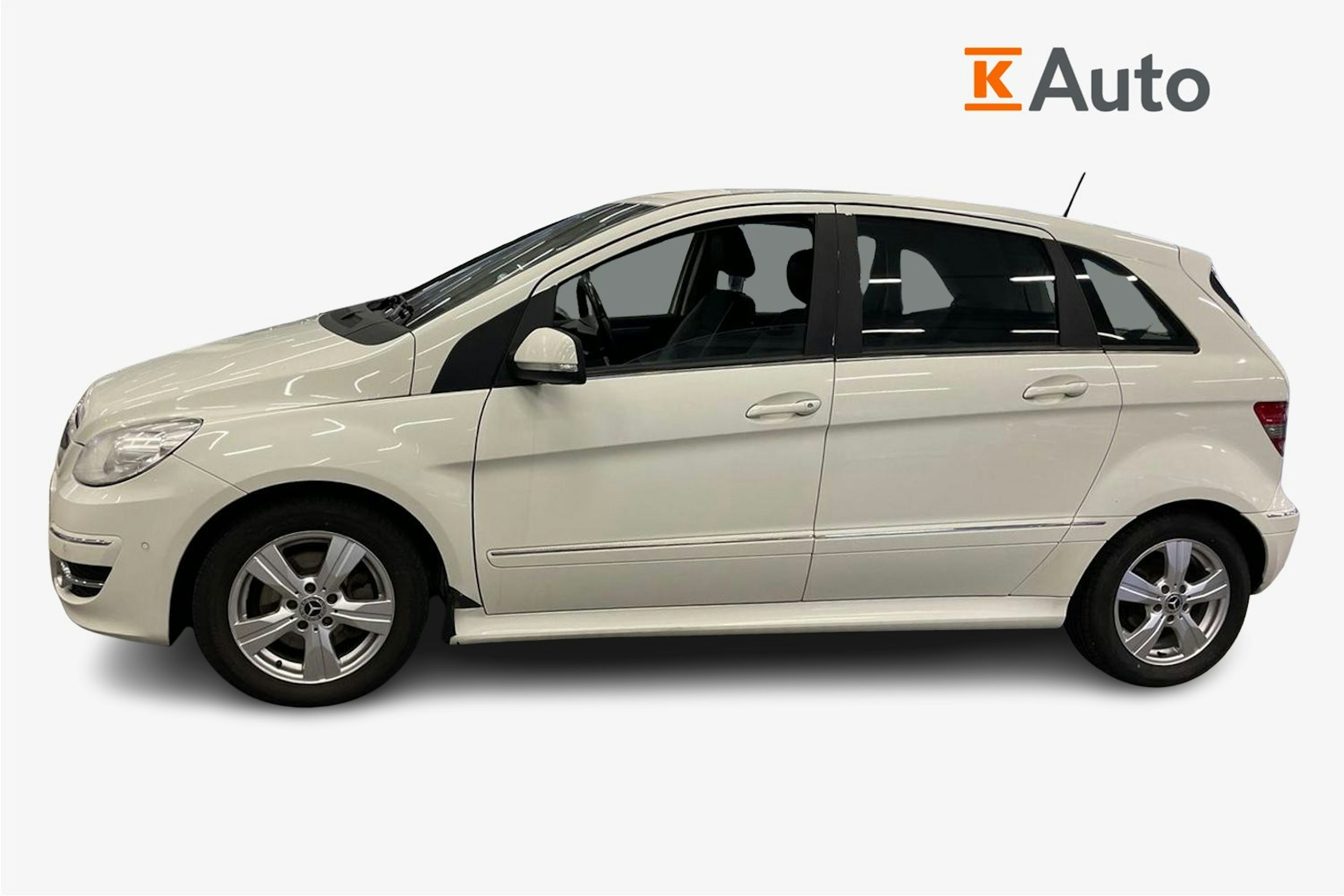 Valkoinen Mercedes-Benz B 2010 kuva 6.