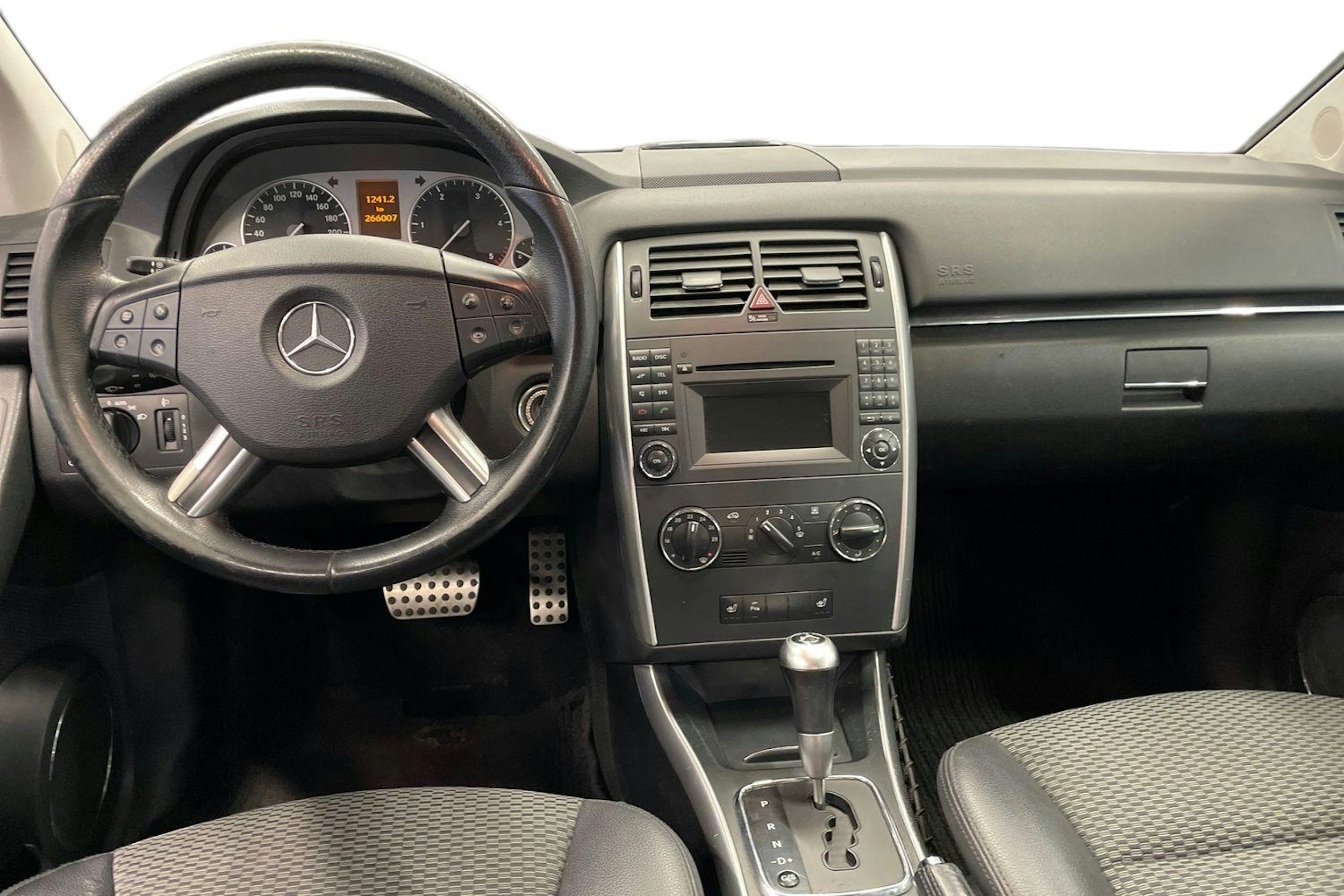 Valkoinen Mercedes-Benz B 2010 kuva 9.