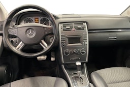 Valkoinen Mercedes-Benz B 2010 kuva 9.