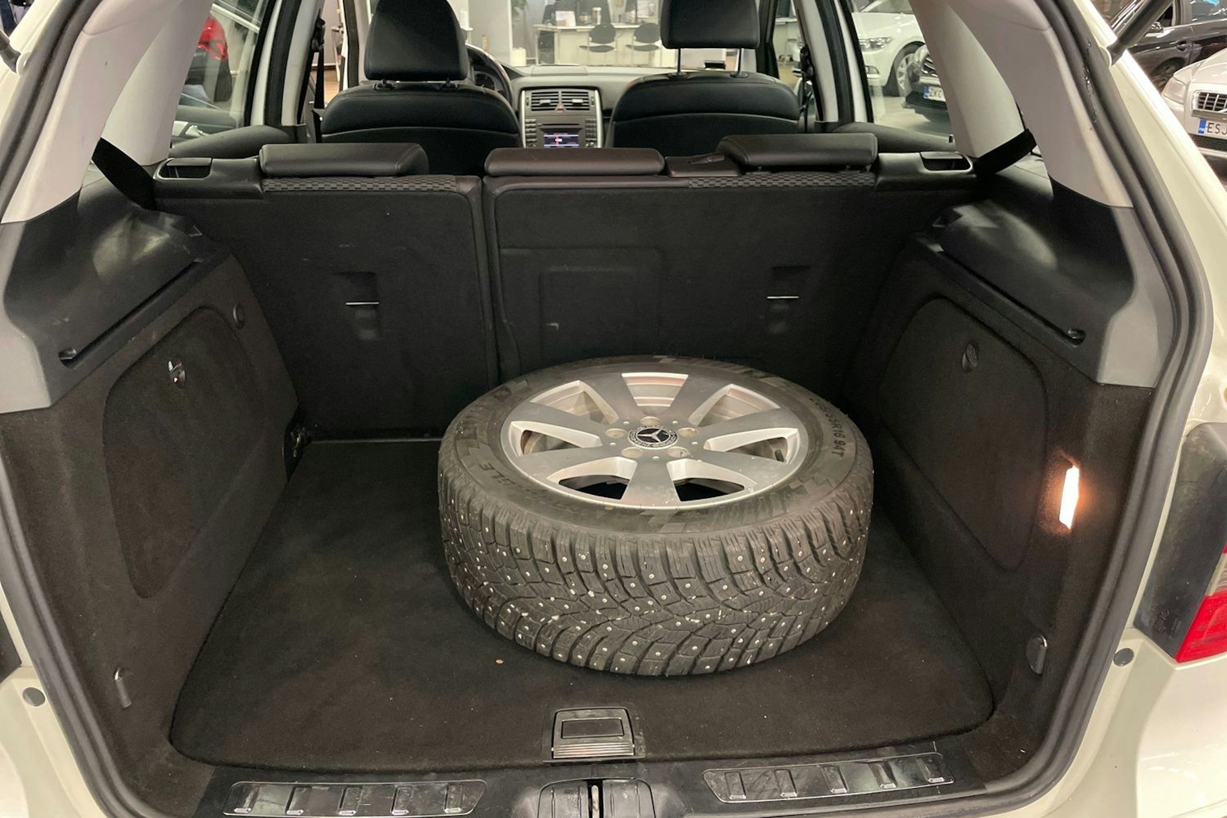Valkoinen Mercedes-Benz B 2010 kuva 17.