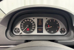 musta Mercedes-Benz B 2011 kuva 13.