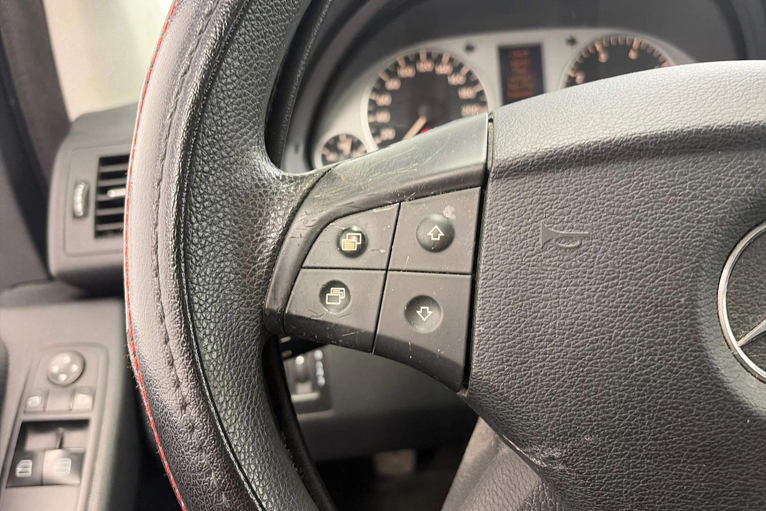 musta Mercedes-Benz B 2011 kuva 14.