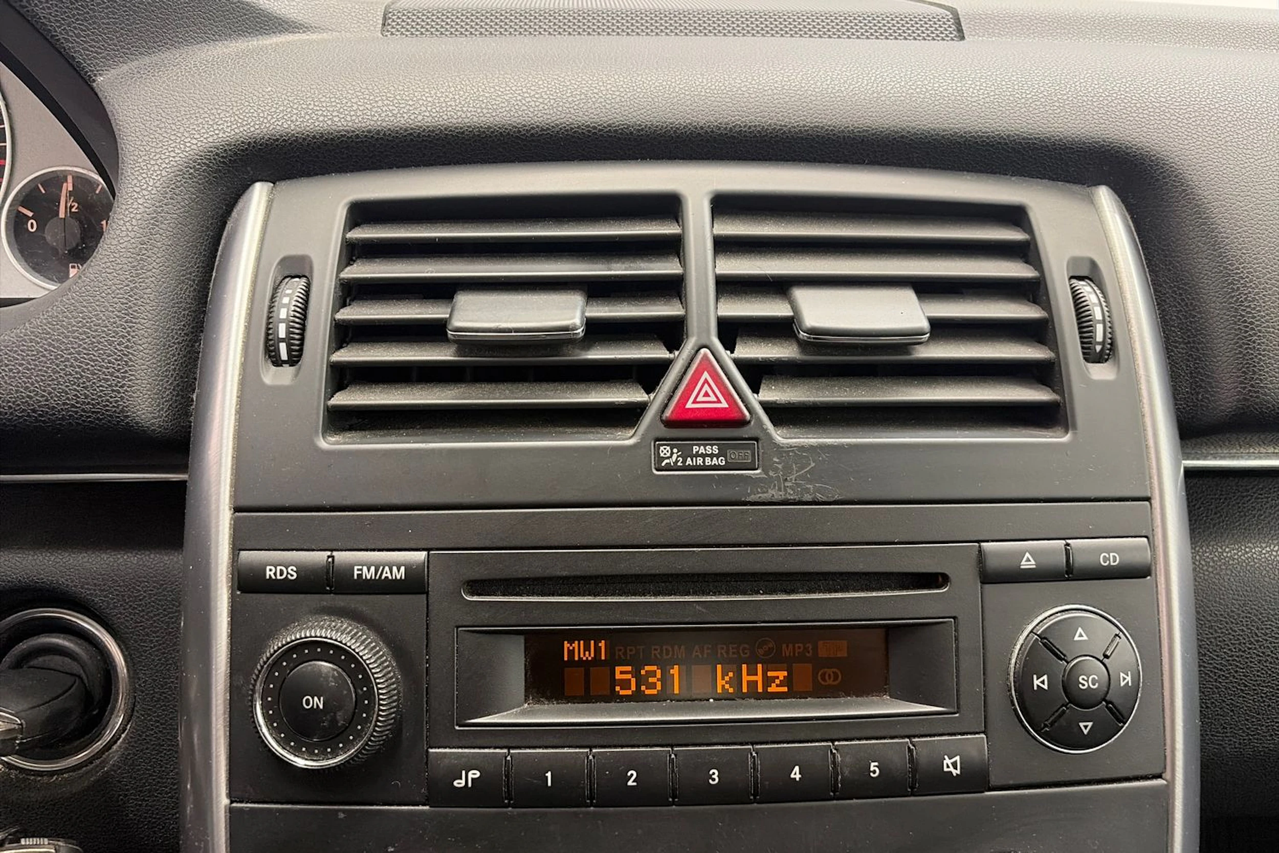 musta Mercedes-Benz B 2011 kuva 16.