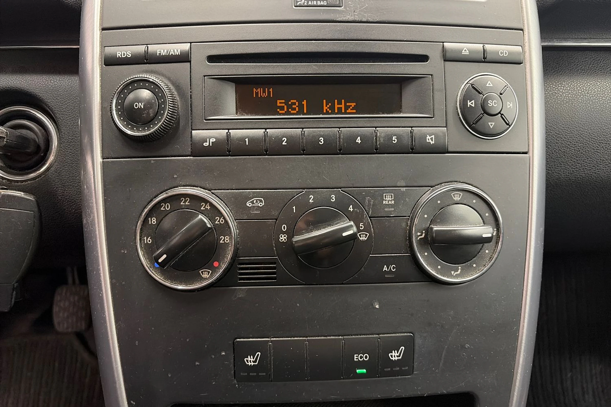 musta Mercedes-Benz B 2011 kuva 17.