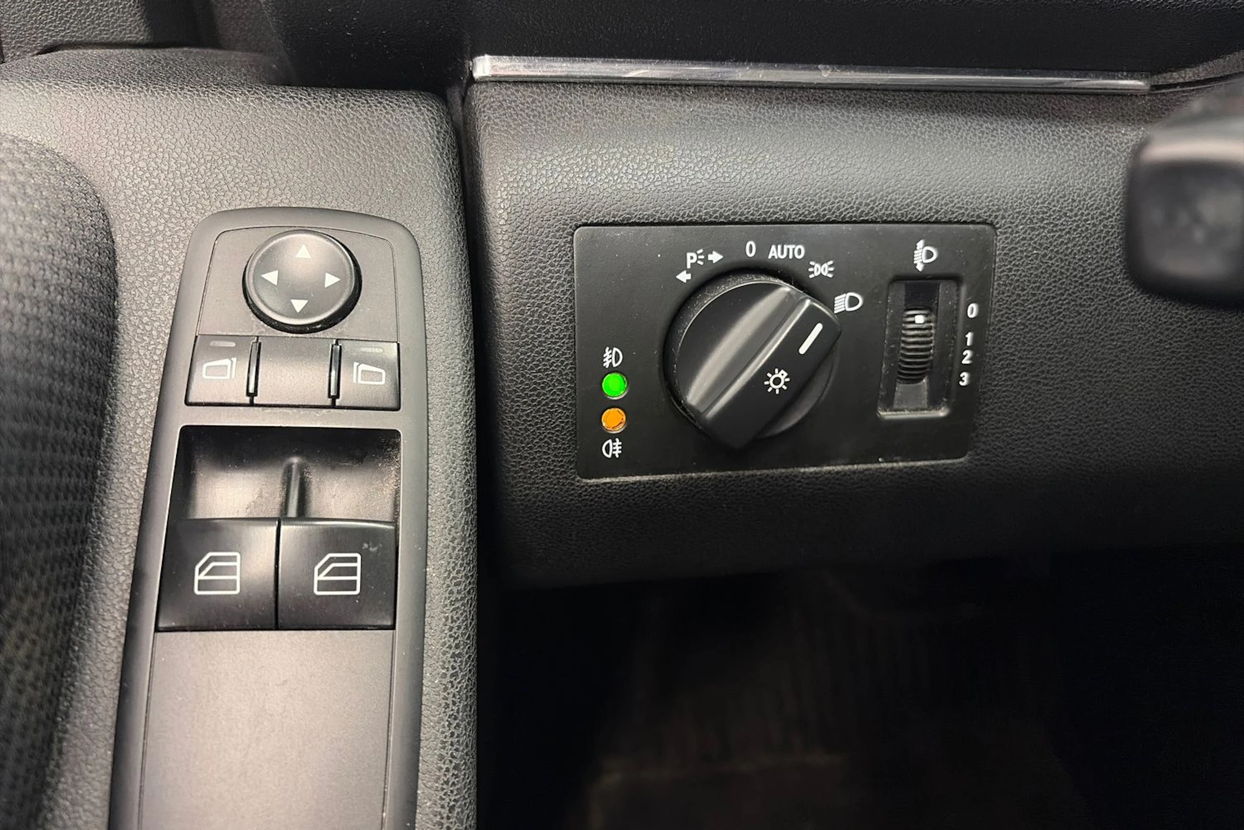 musta Mercedes-Benz B 2011 kuva 18.