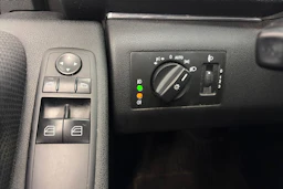 musta Mercedes-Benz B 2011 kuva 18.