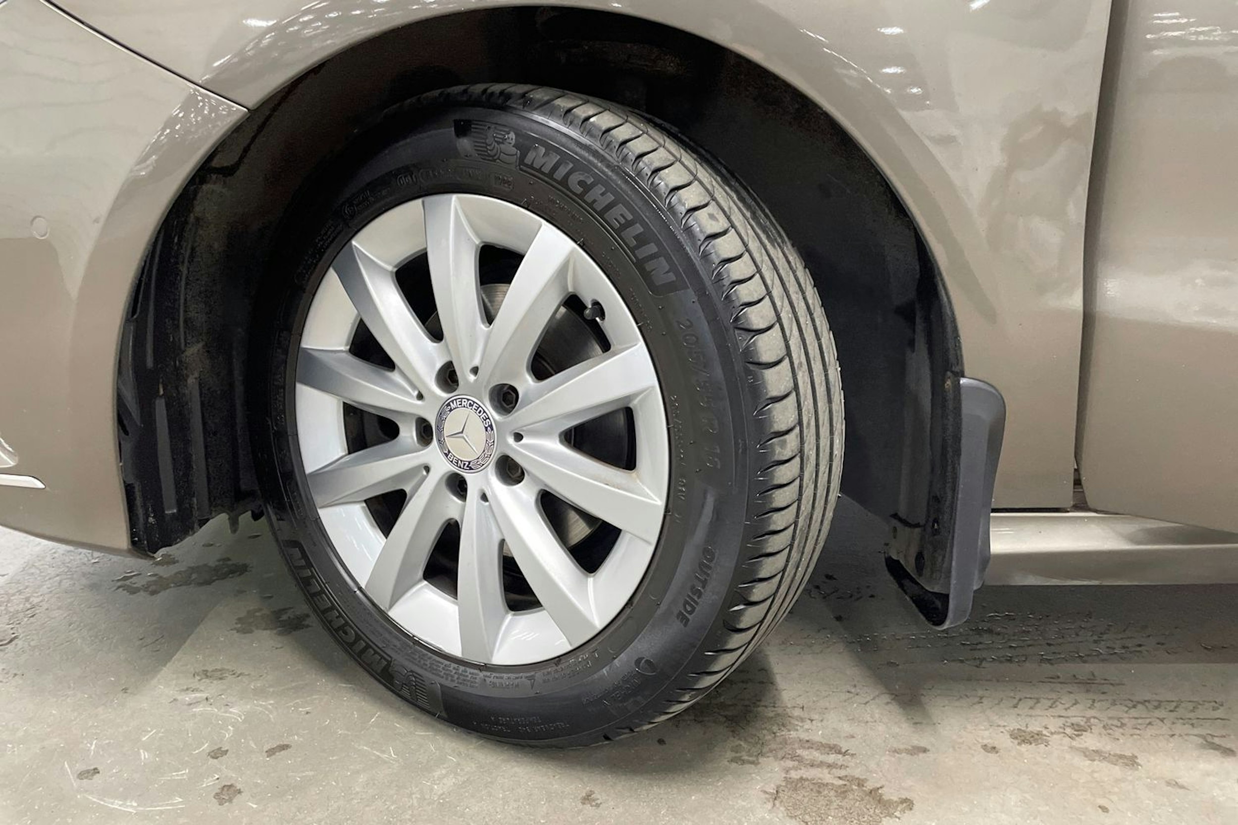harmaa Mercedes-Benz B 2012 kuva 13.
