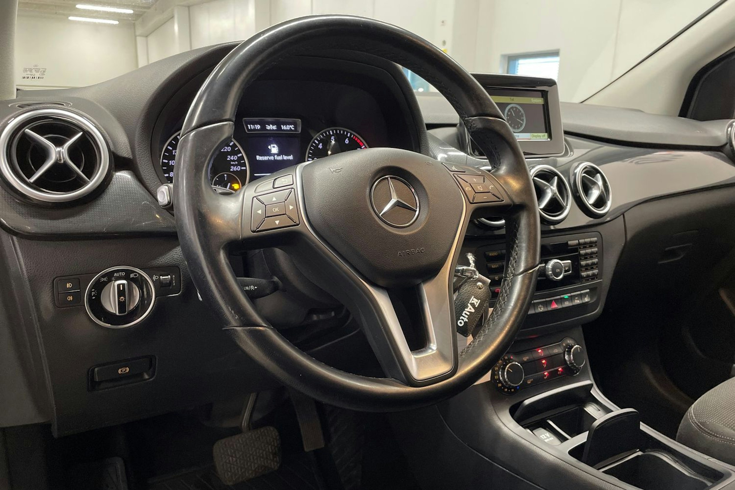 harmaa Mercedes-Benz B 2012 kuva 24.
