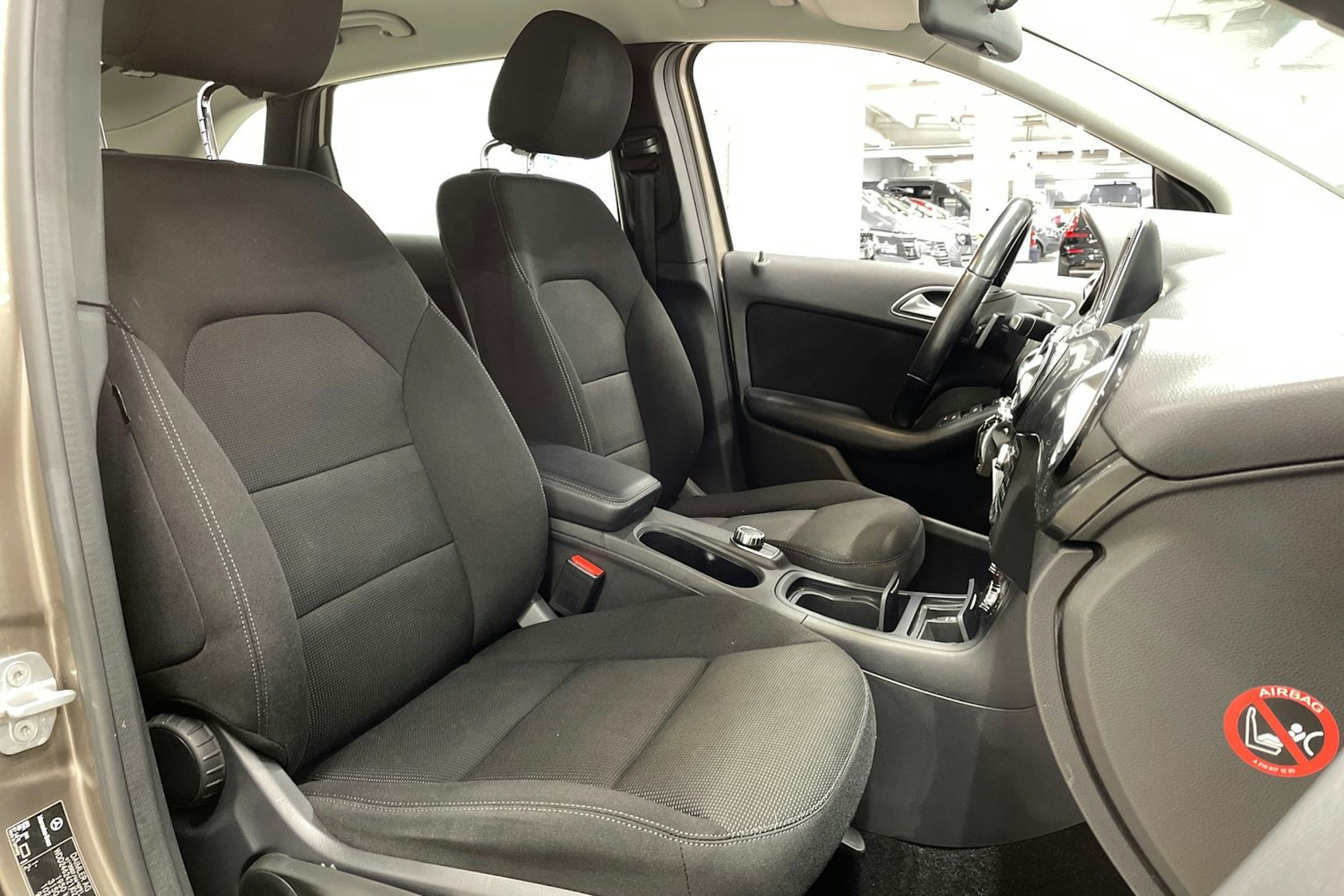 harmaa Mercedes-Benz B 2012 kuva 25.