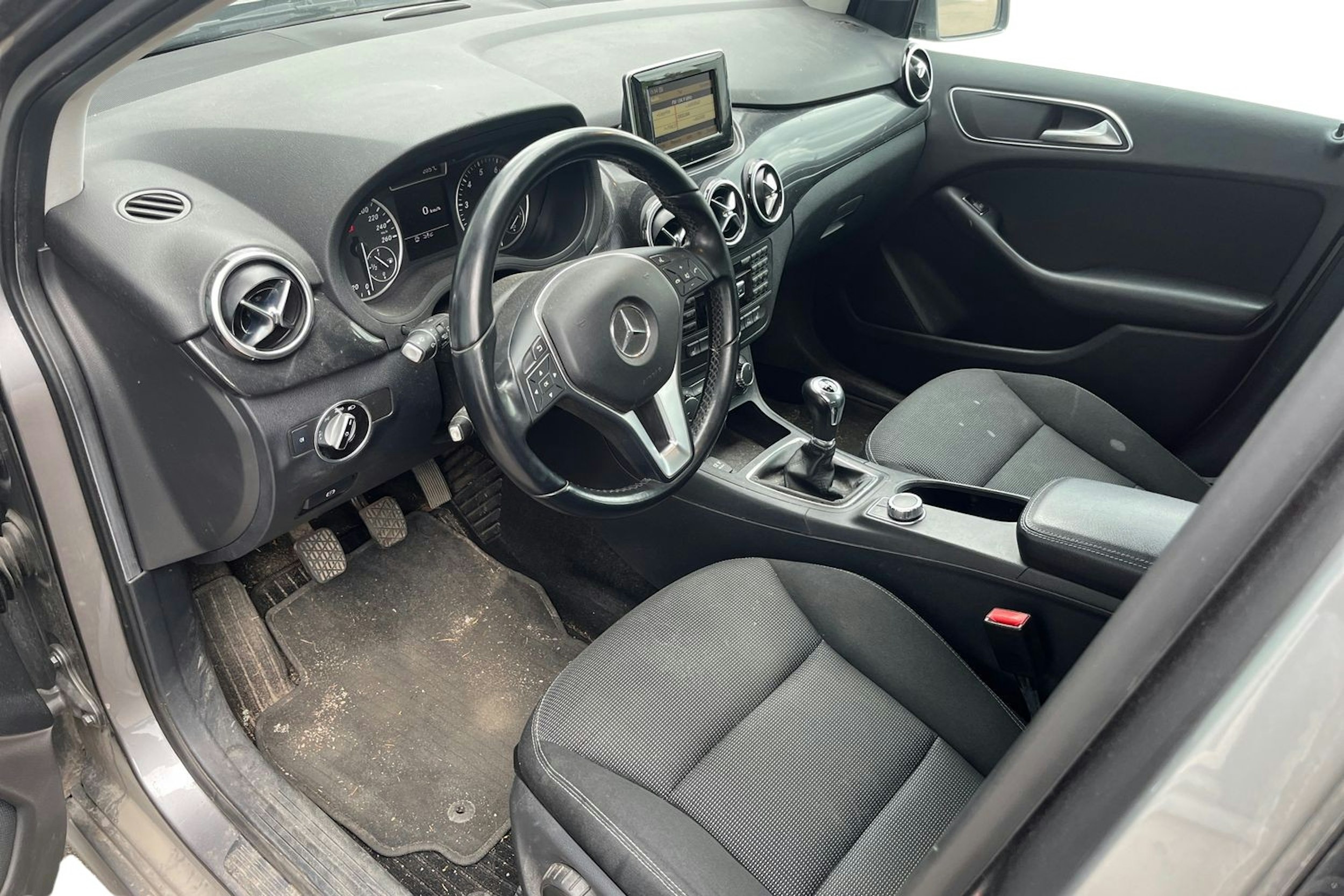 harmaa Mercedes-Benz B 2012 kuva 3.