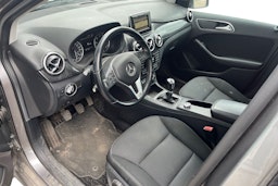 harmaa Mercedes-Benz B 2012 kuva 3.