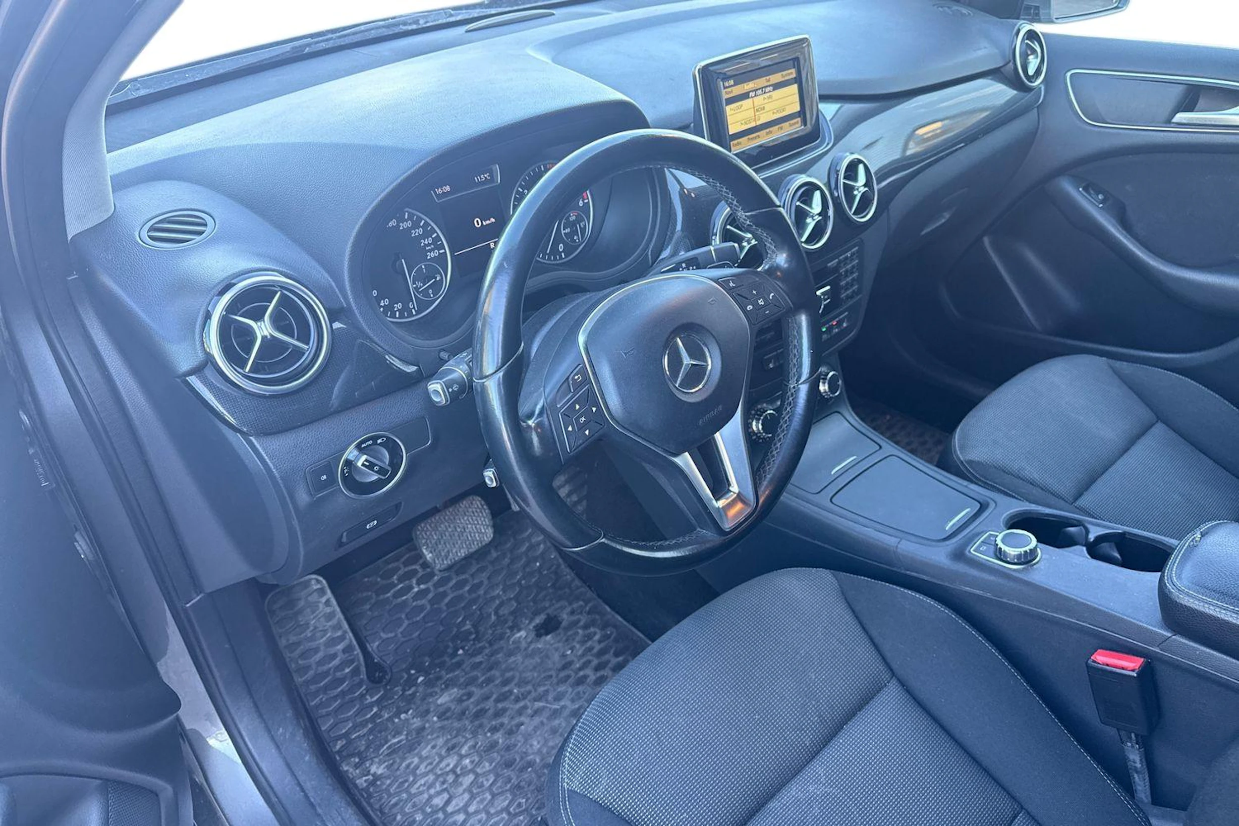 harmaa Mercedes-Benz B 2012 kuva 3.