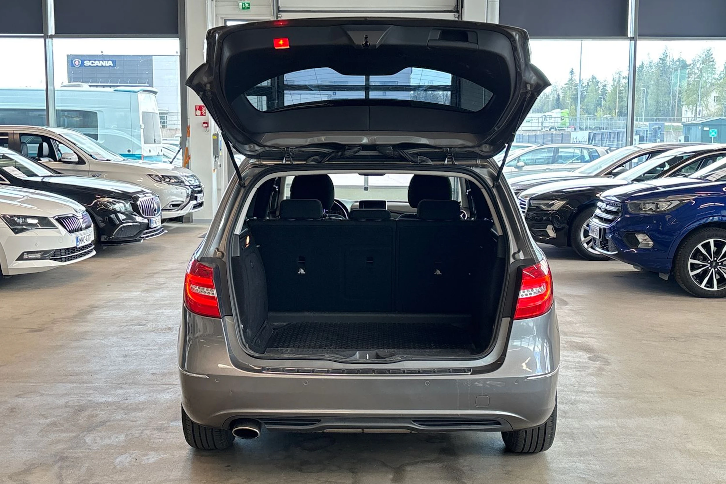 harmaa Mercedes-Benz B 2012 kuva 15.