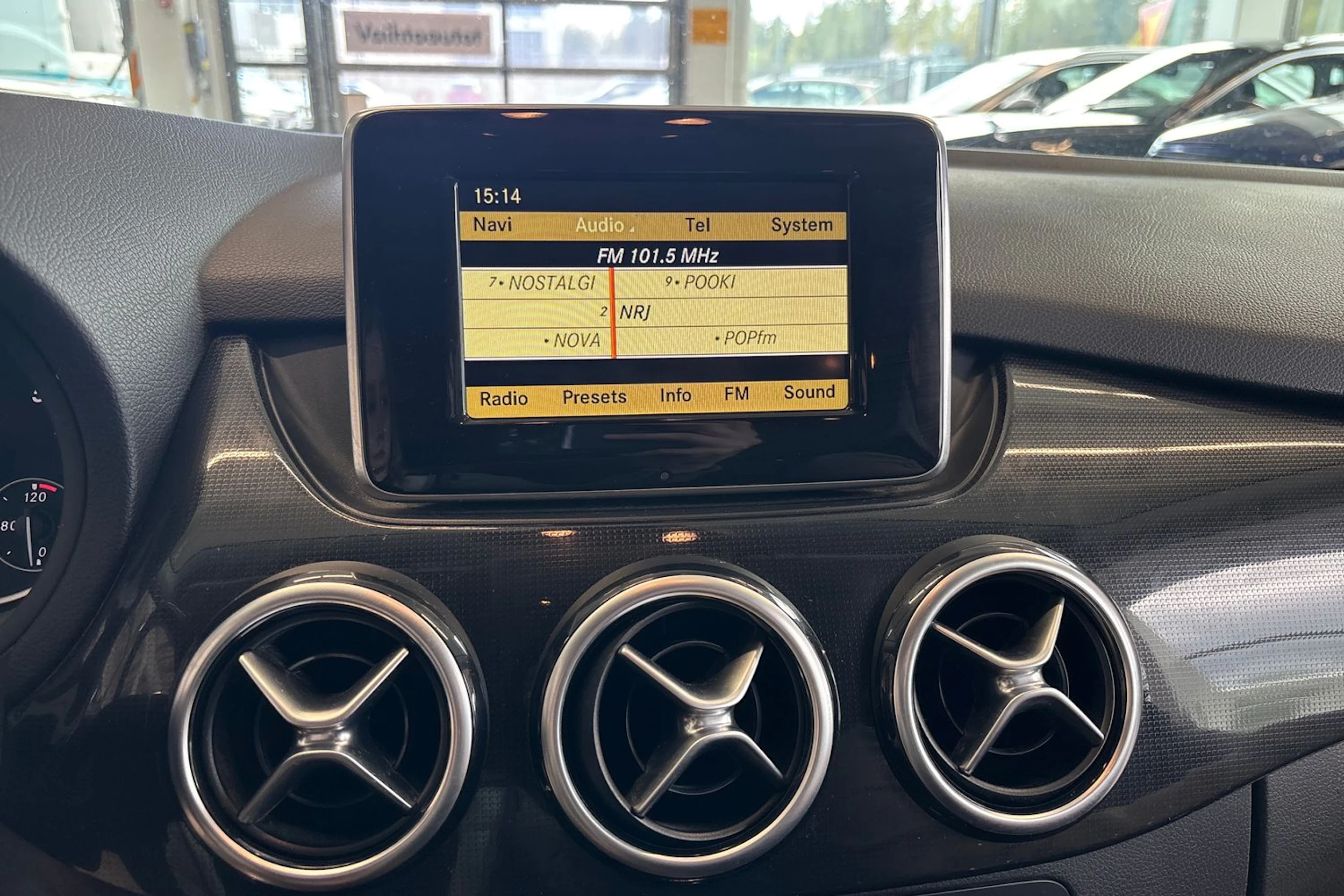 harmaa Mercedes-Benz B 2012 kuva 17.