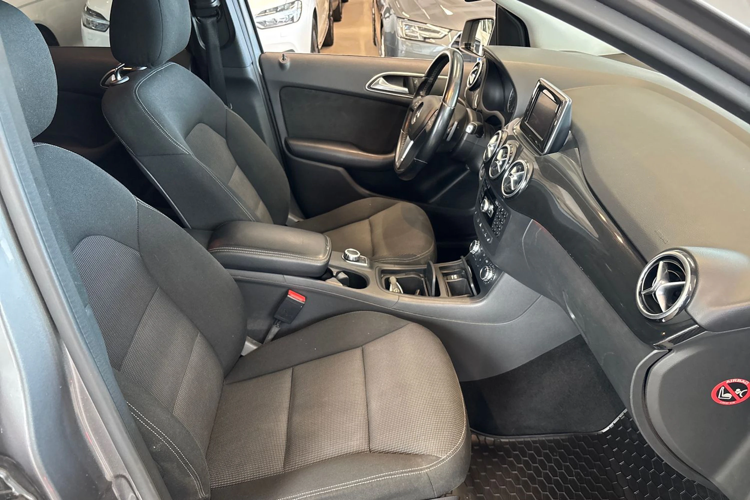 harmaa Mercedes-Benz B 2012 kuva 20.