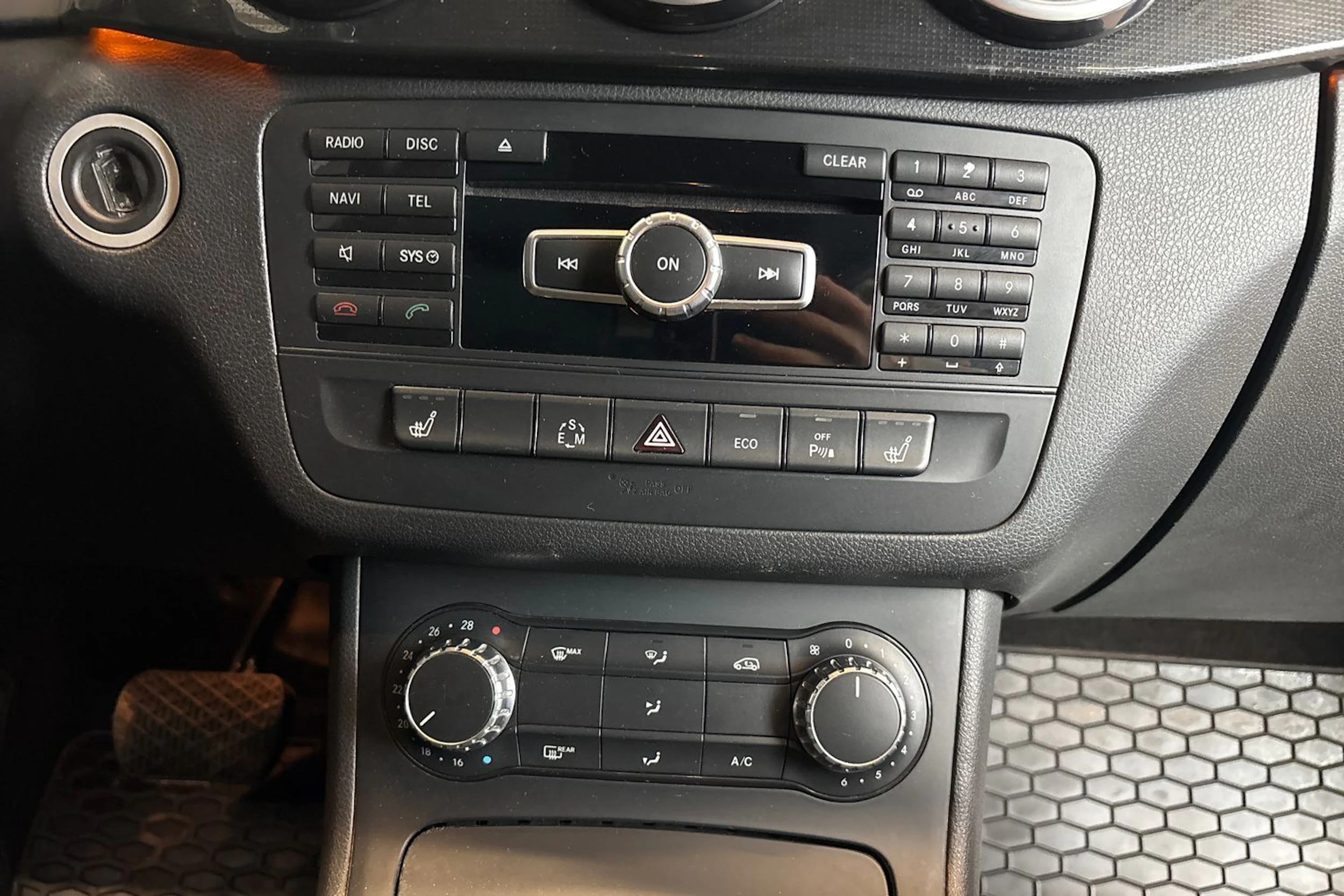 harmaa Mercedes-Benz B 2012 kuva 23.