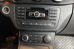 harmaa Mercedes-Benz B 2012 kuva 23.