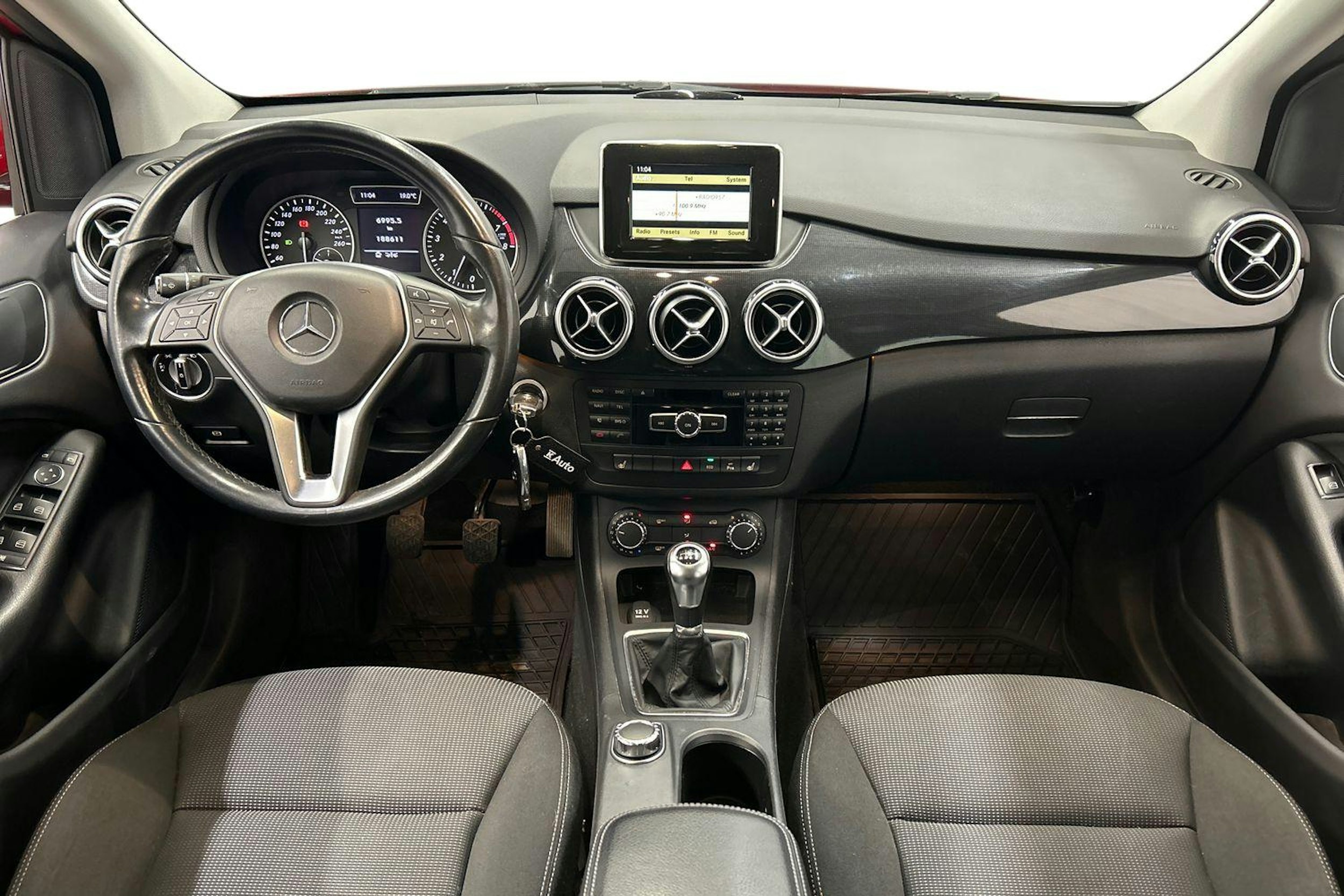 punainen Mercedes-Benz B 2012 kuva 9.