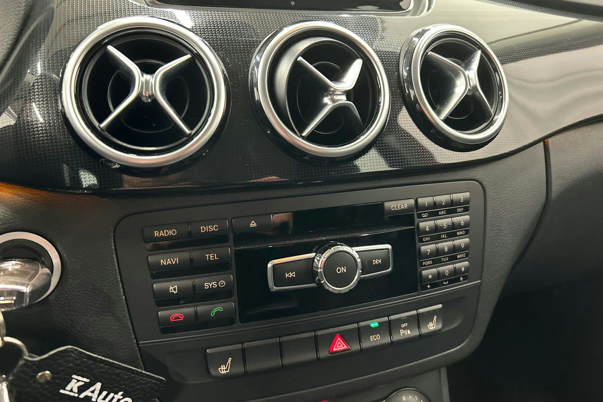 punainen Mercedes-Benz B 2012 kuva 22.